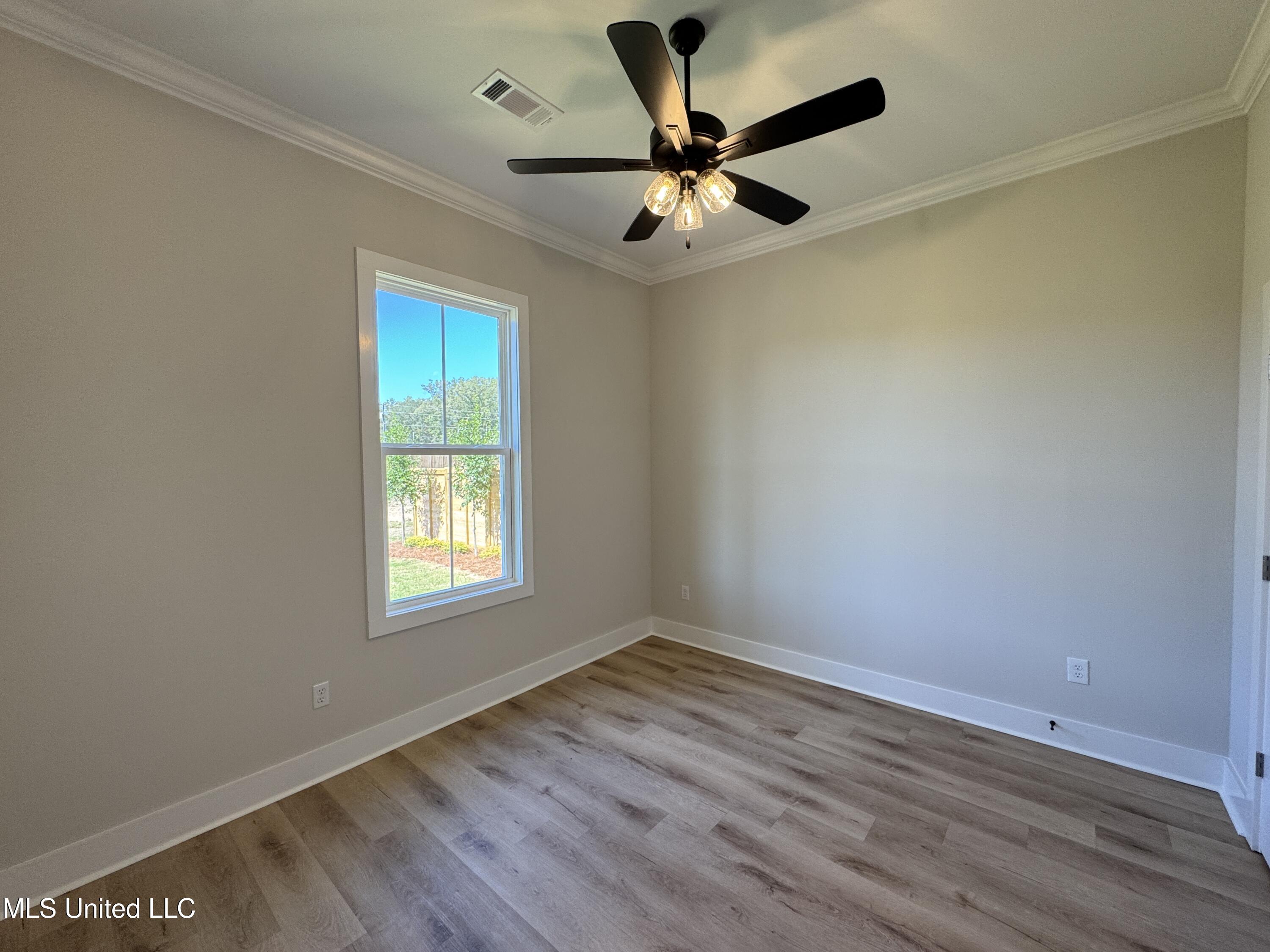 404 Lennon Lane Property Photo 29