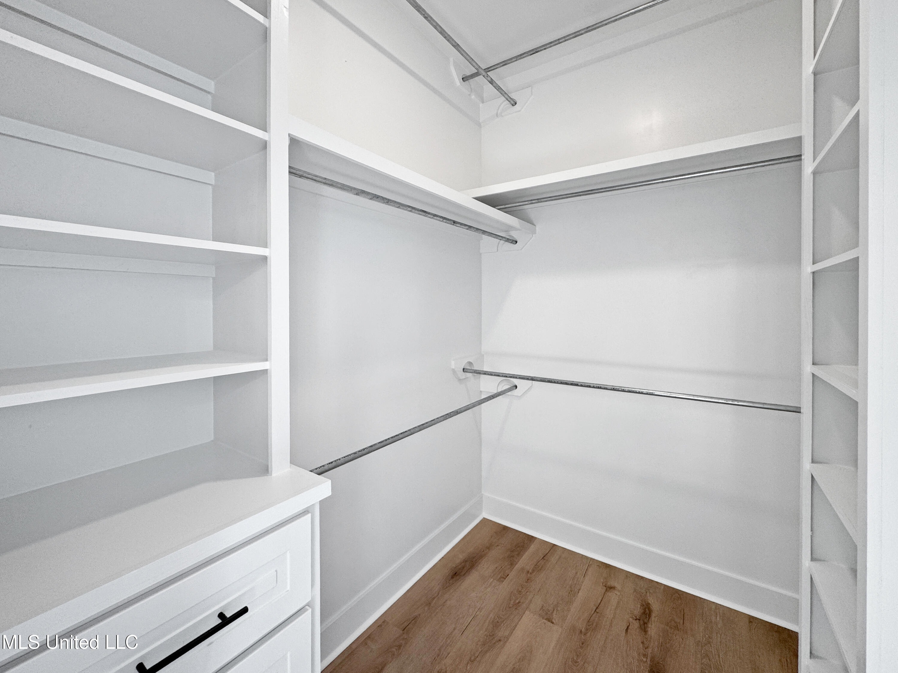 404 Lennon Lane Property Photo 30