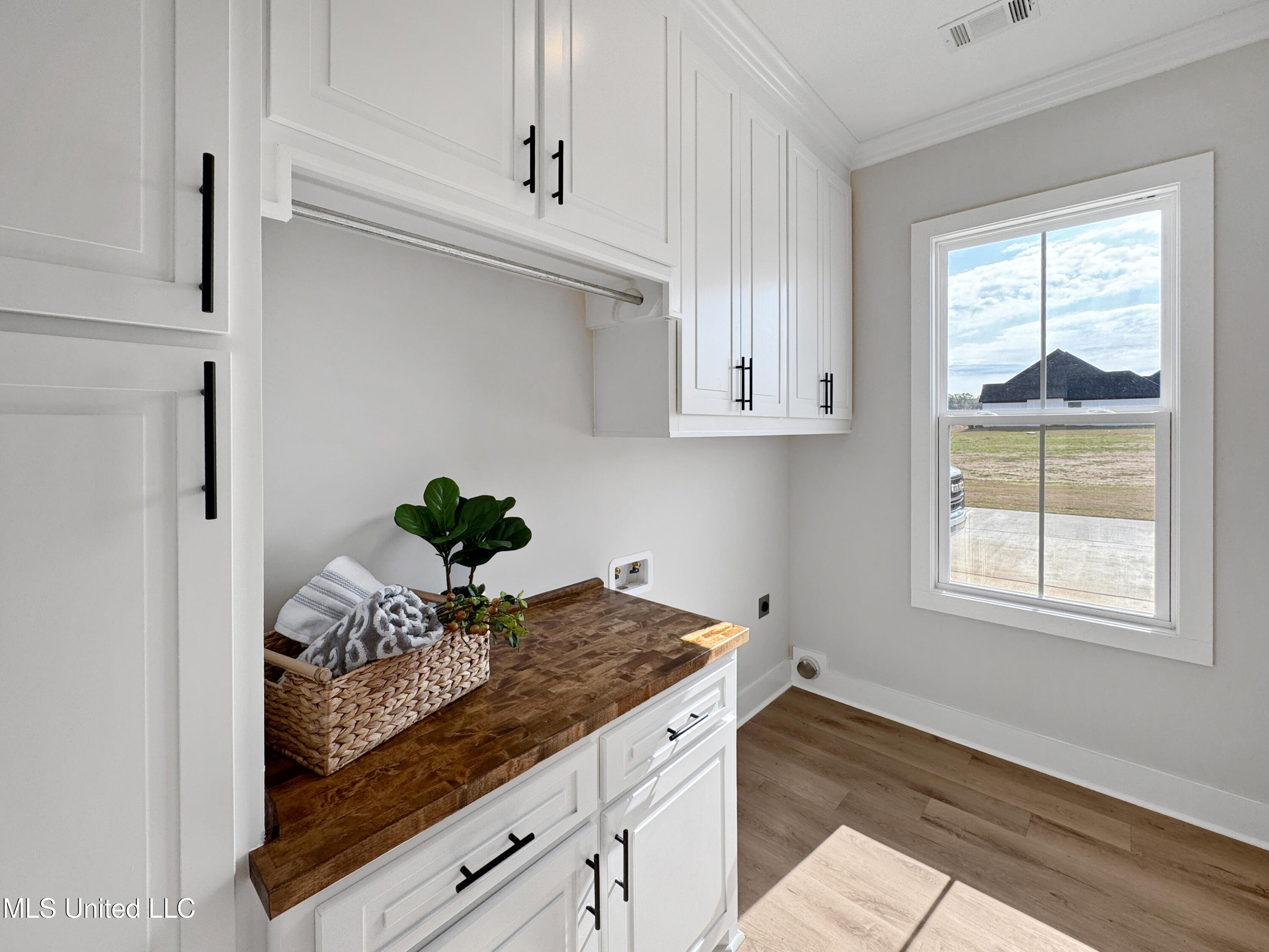 404 Lennon Lane Property Photo 31