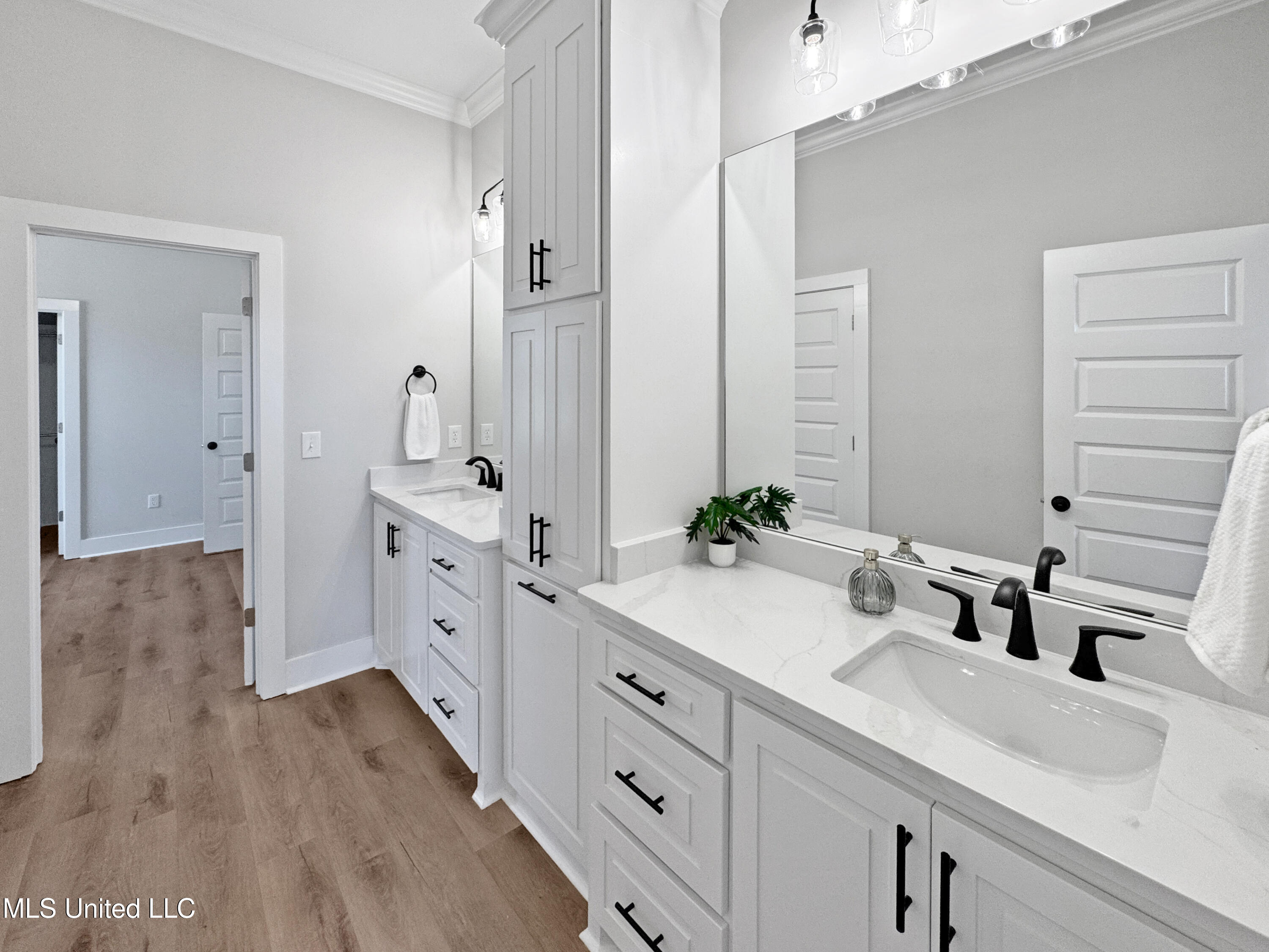 404 Lennon Lane Property Photo 34