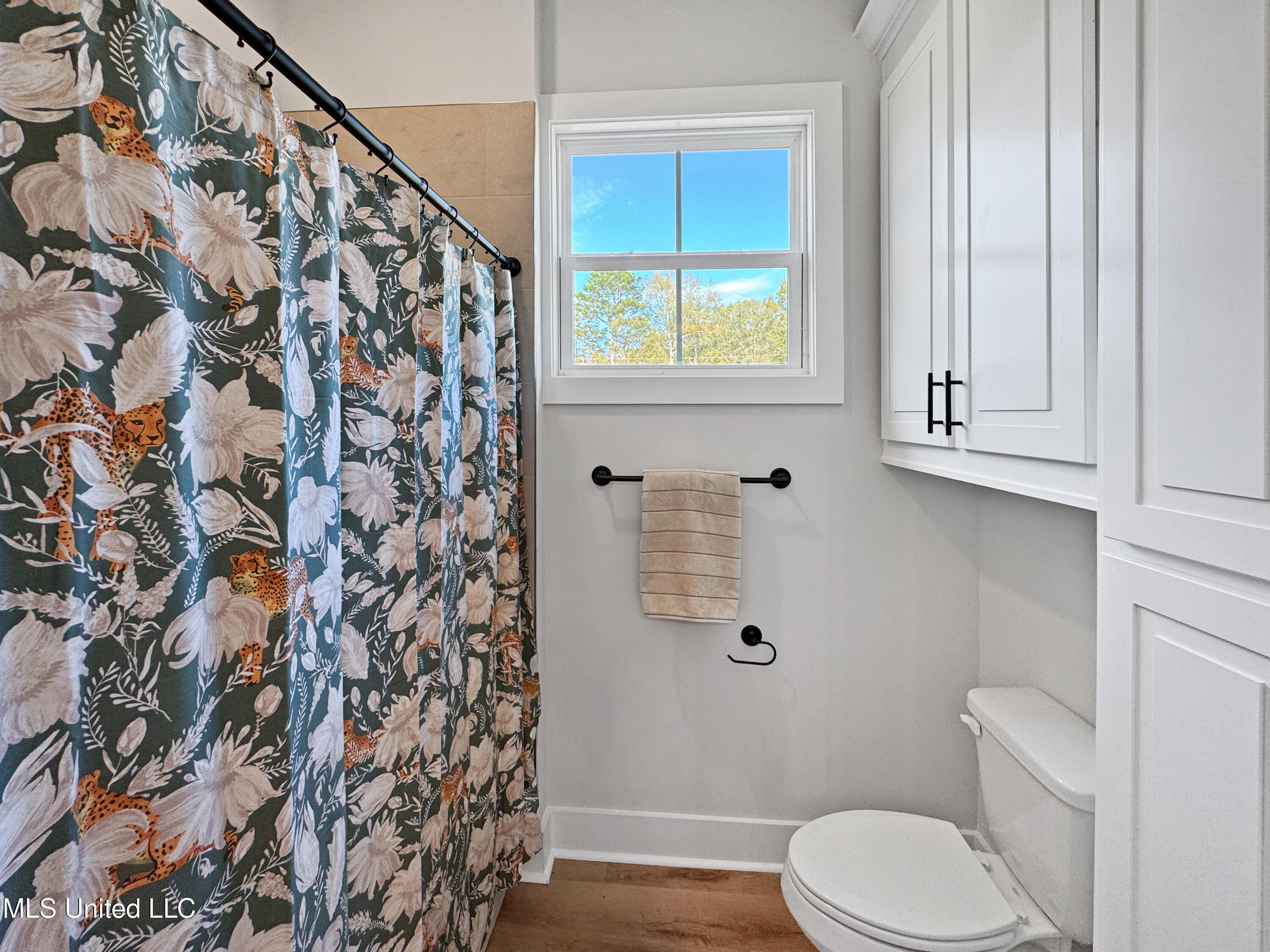 404 Lennon Lane Property Photo 36