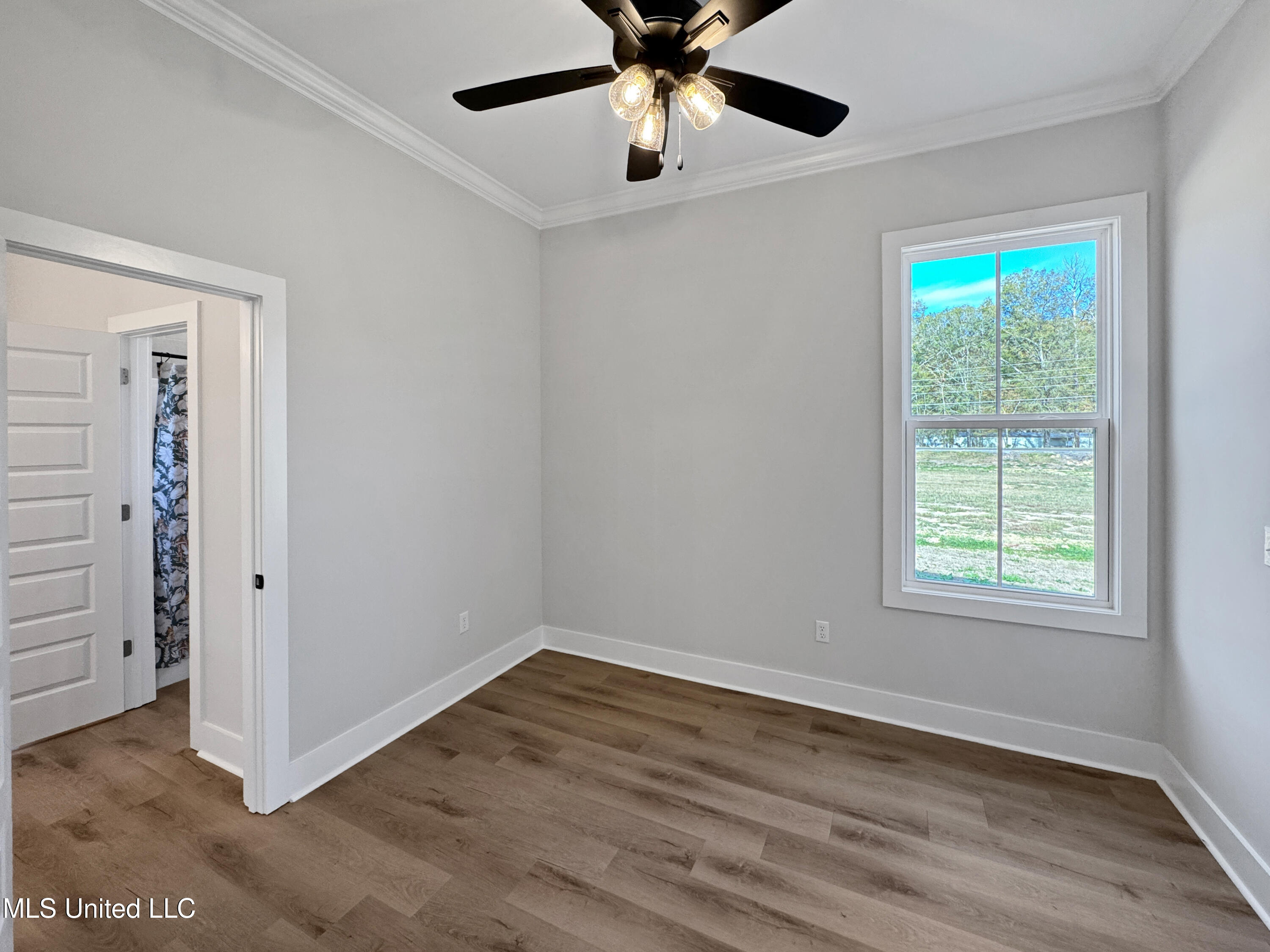 404 Lennon Lane Property Photo 37