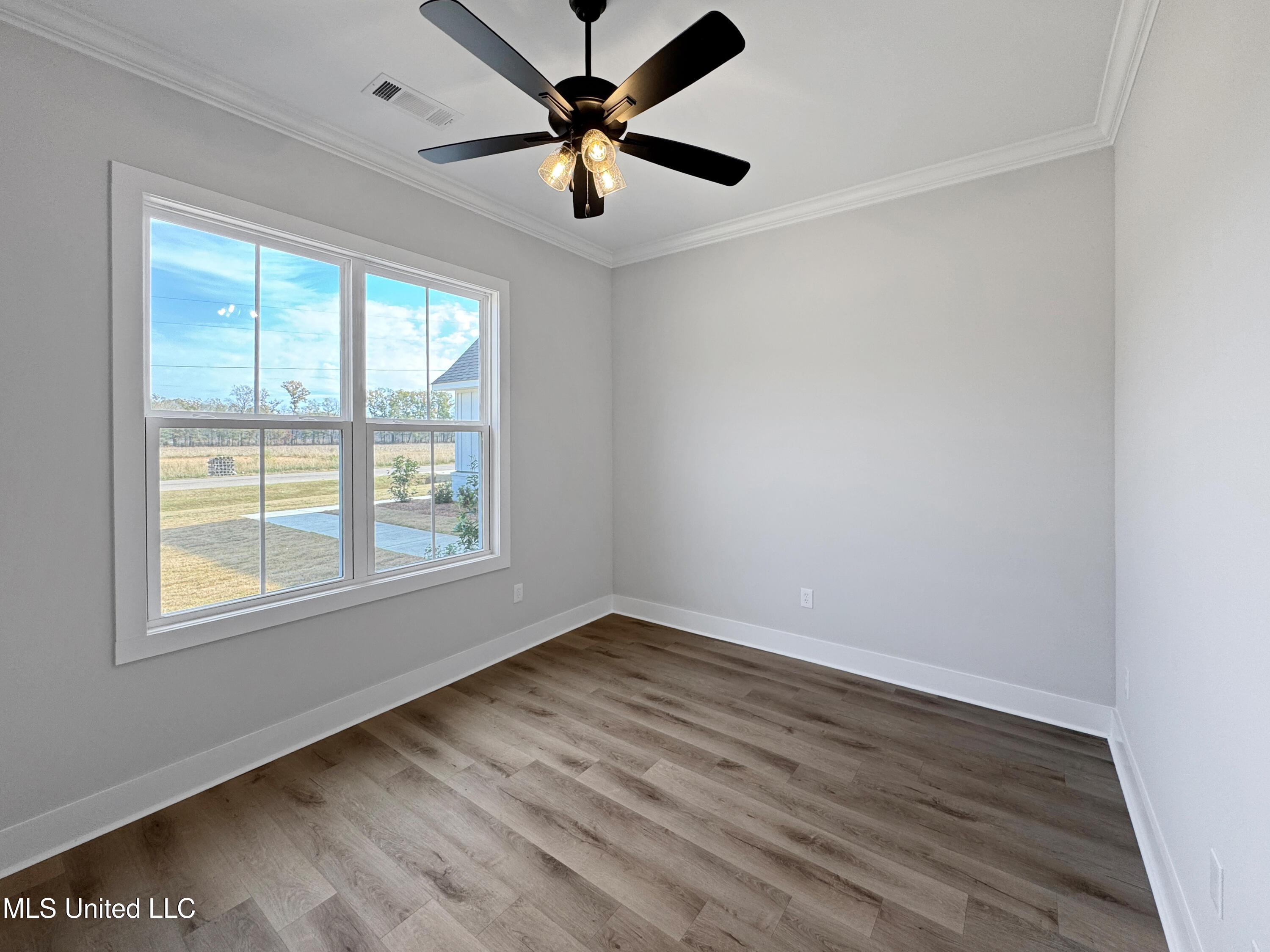 404 Lennon Lane Property Photo 38