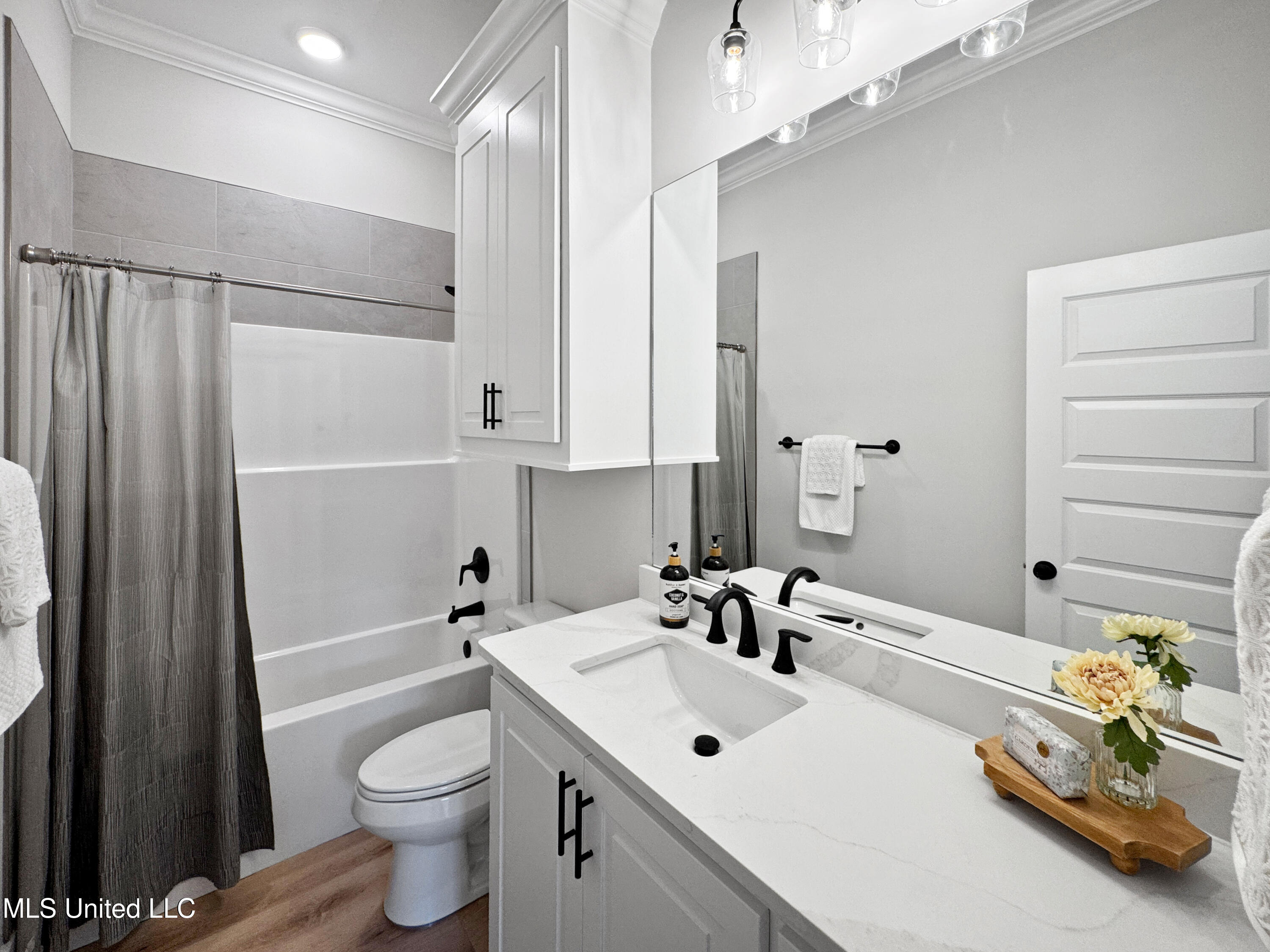 404 Lennon Lane Property Photo 39