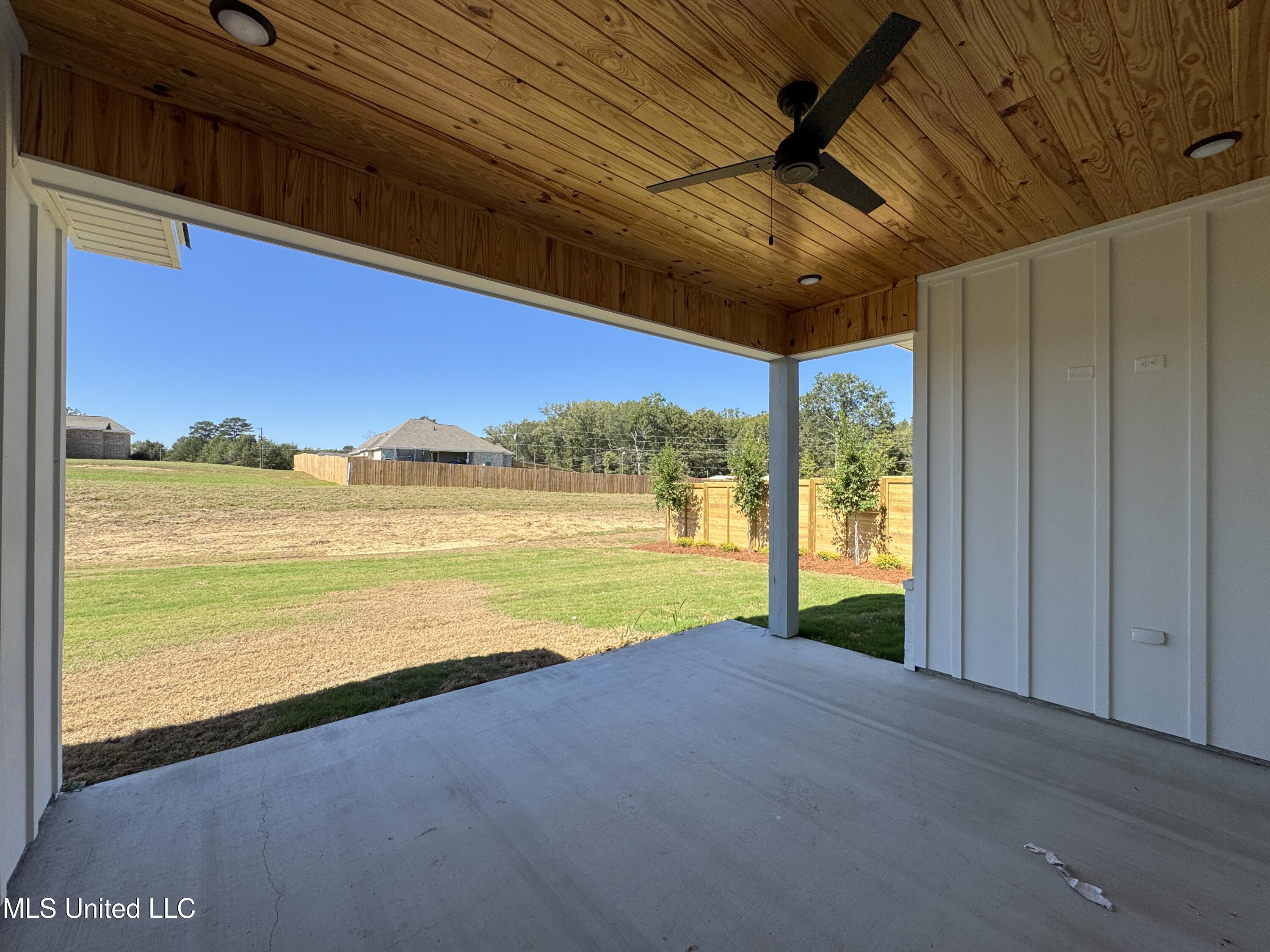 404 Lennon Lane Property Photo 40