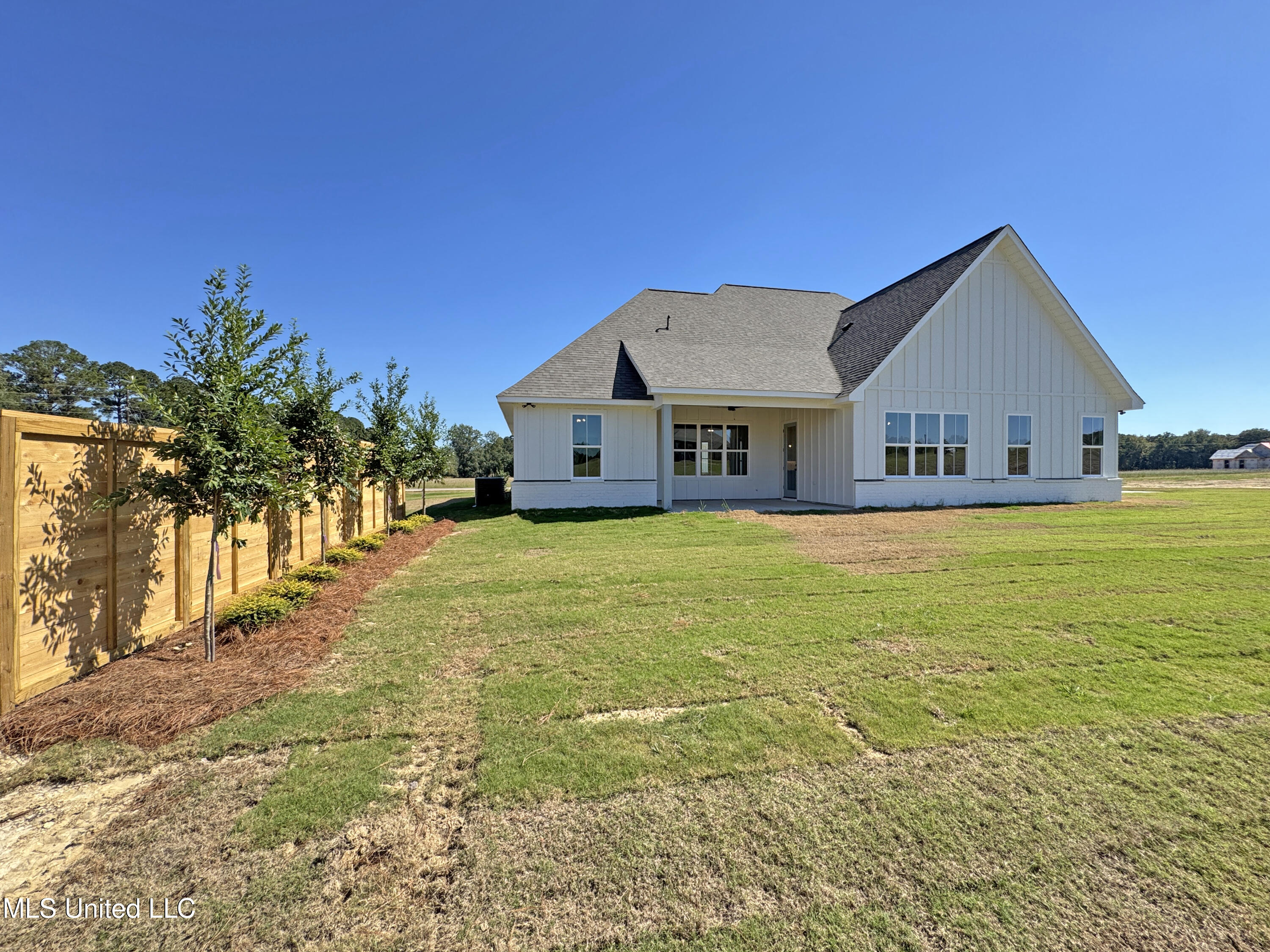 404 Lennon Lane Property Photo 43