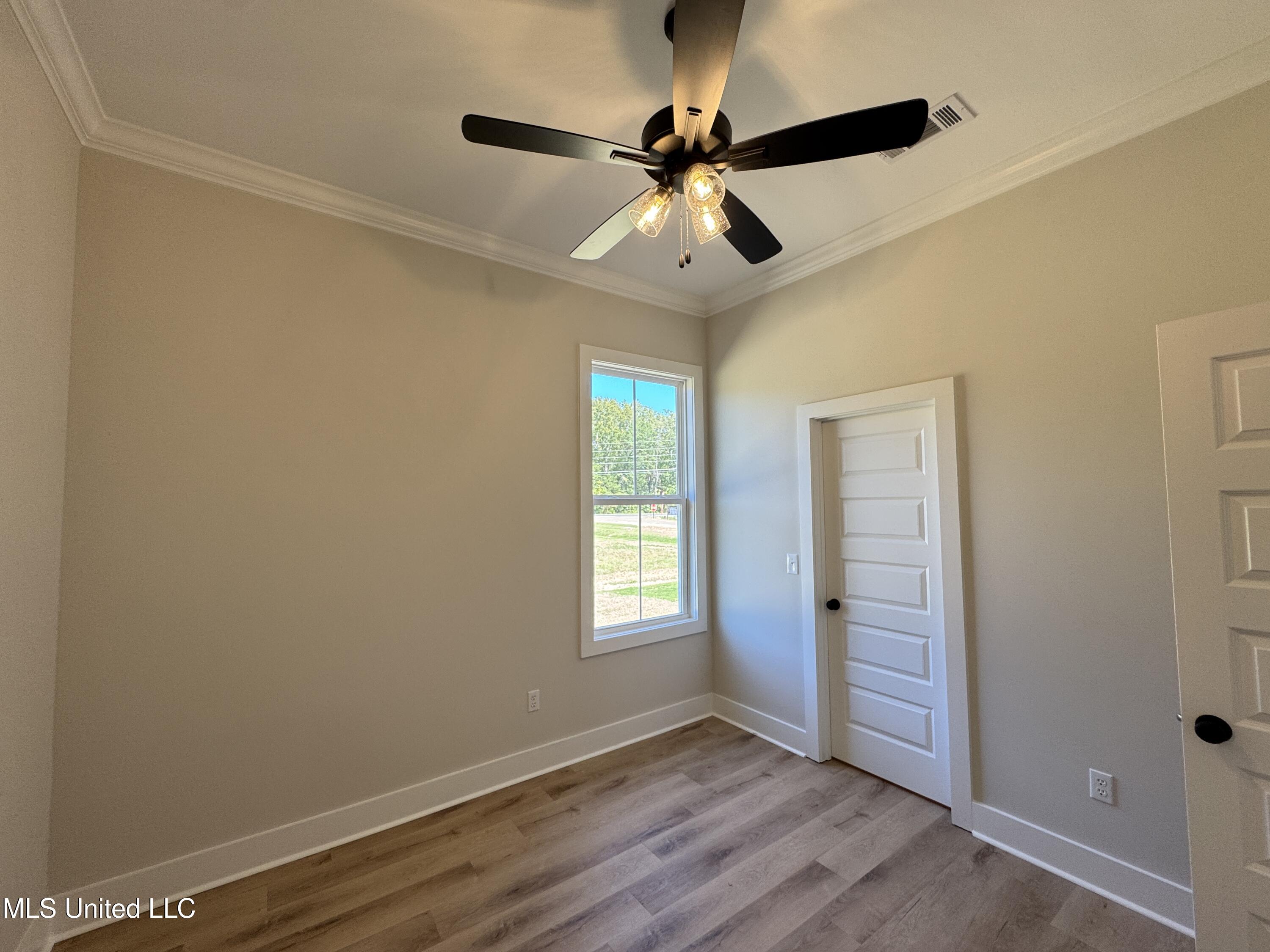 404 Lennon Lane Property Photo 44