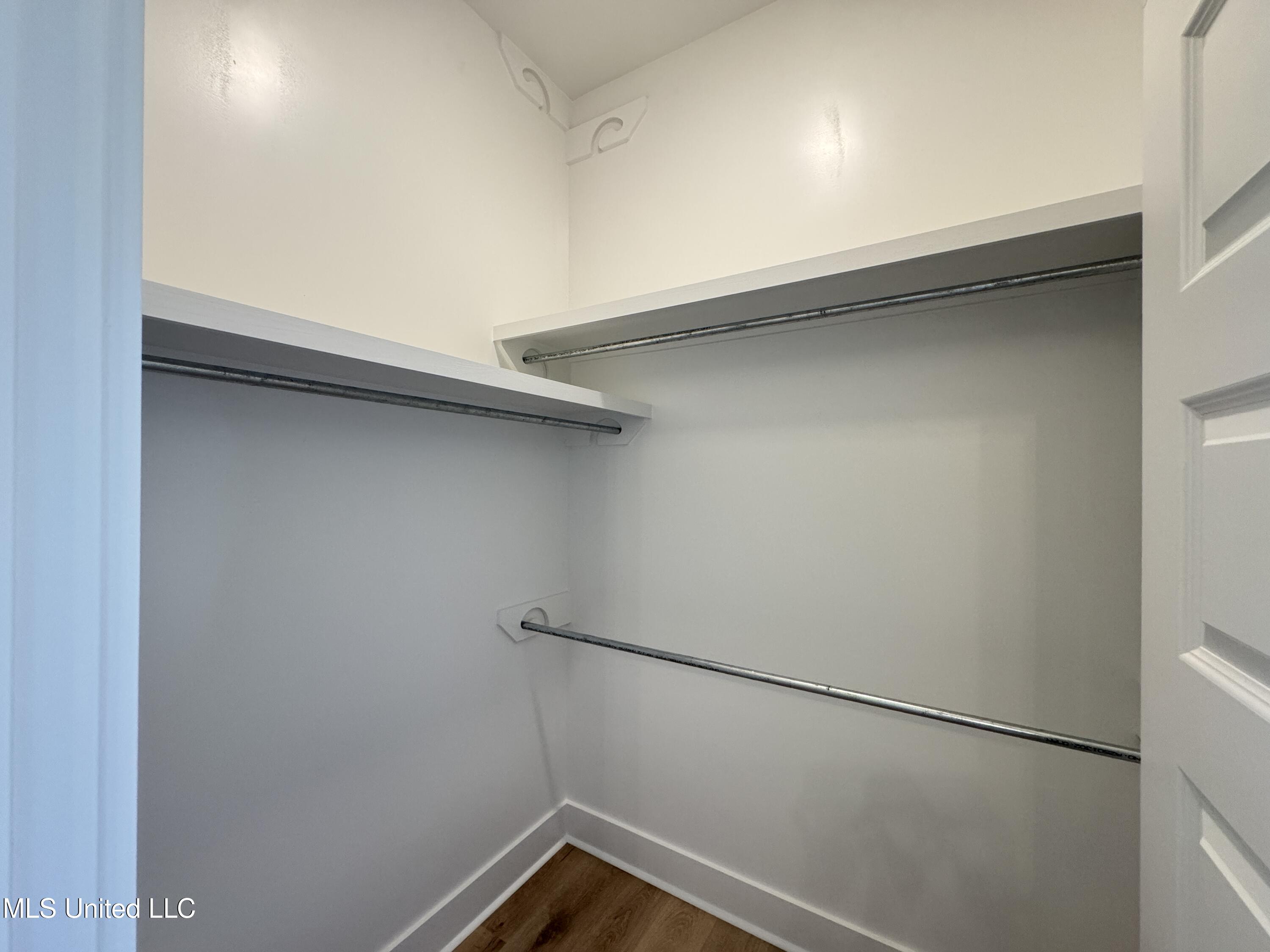 404 Lennon Lane Property Photo 45