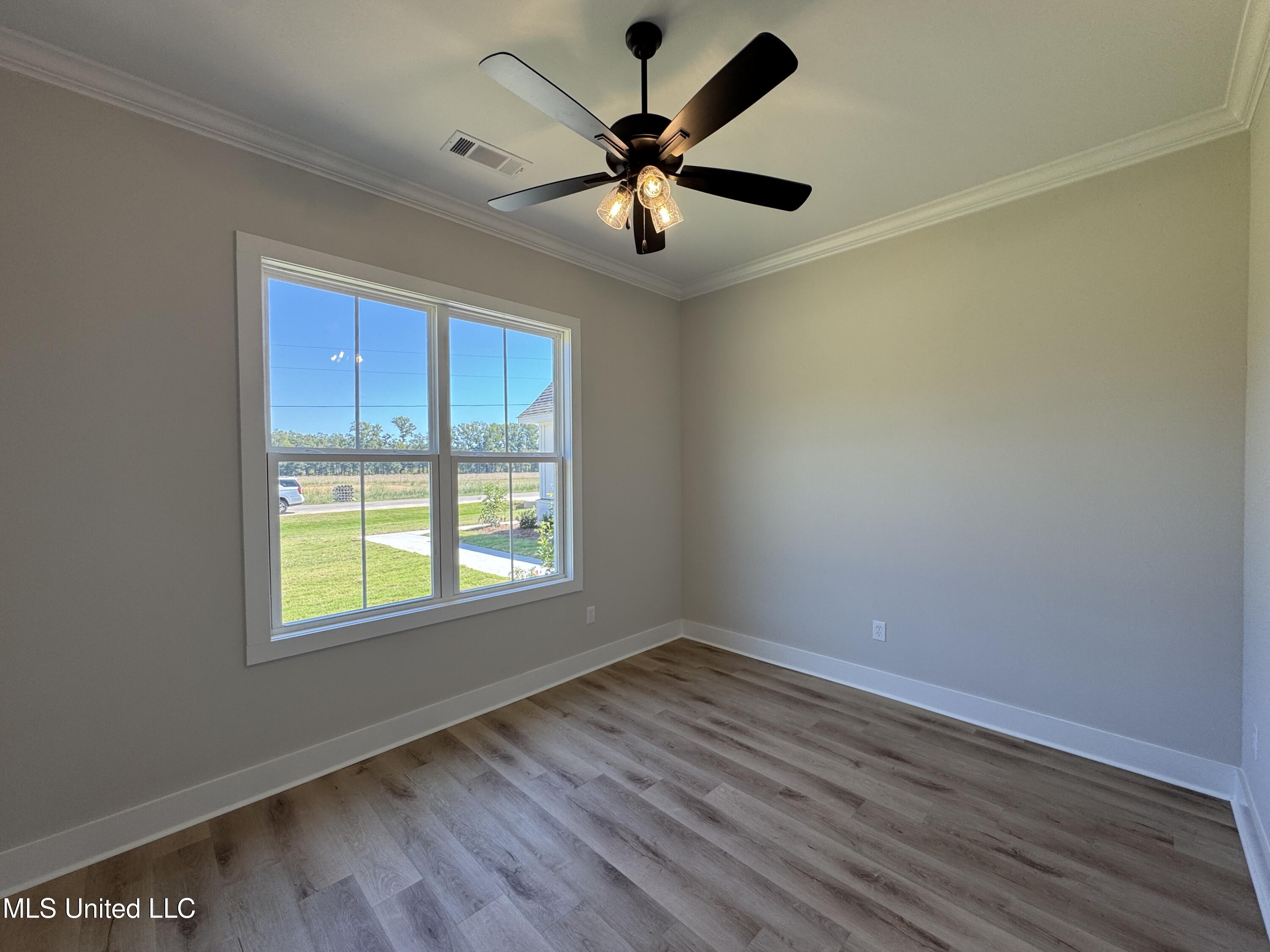 404 Lennon Lane Property Photo 46