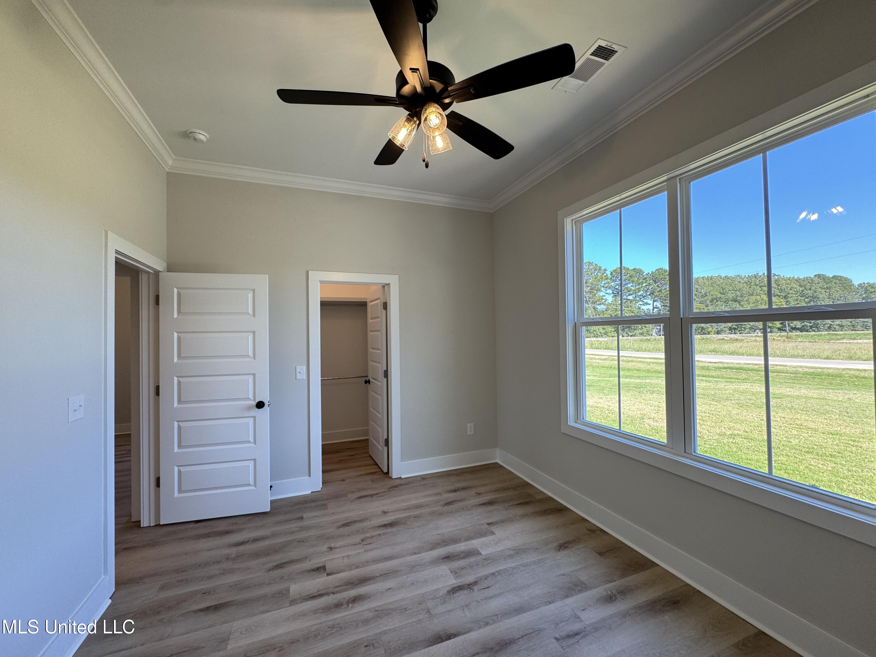 404 Lennon Lane Property Photo 48