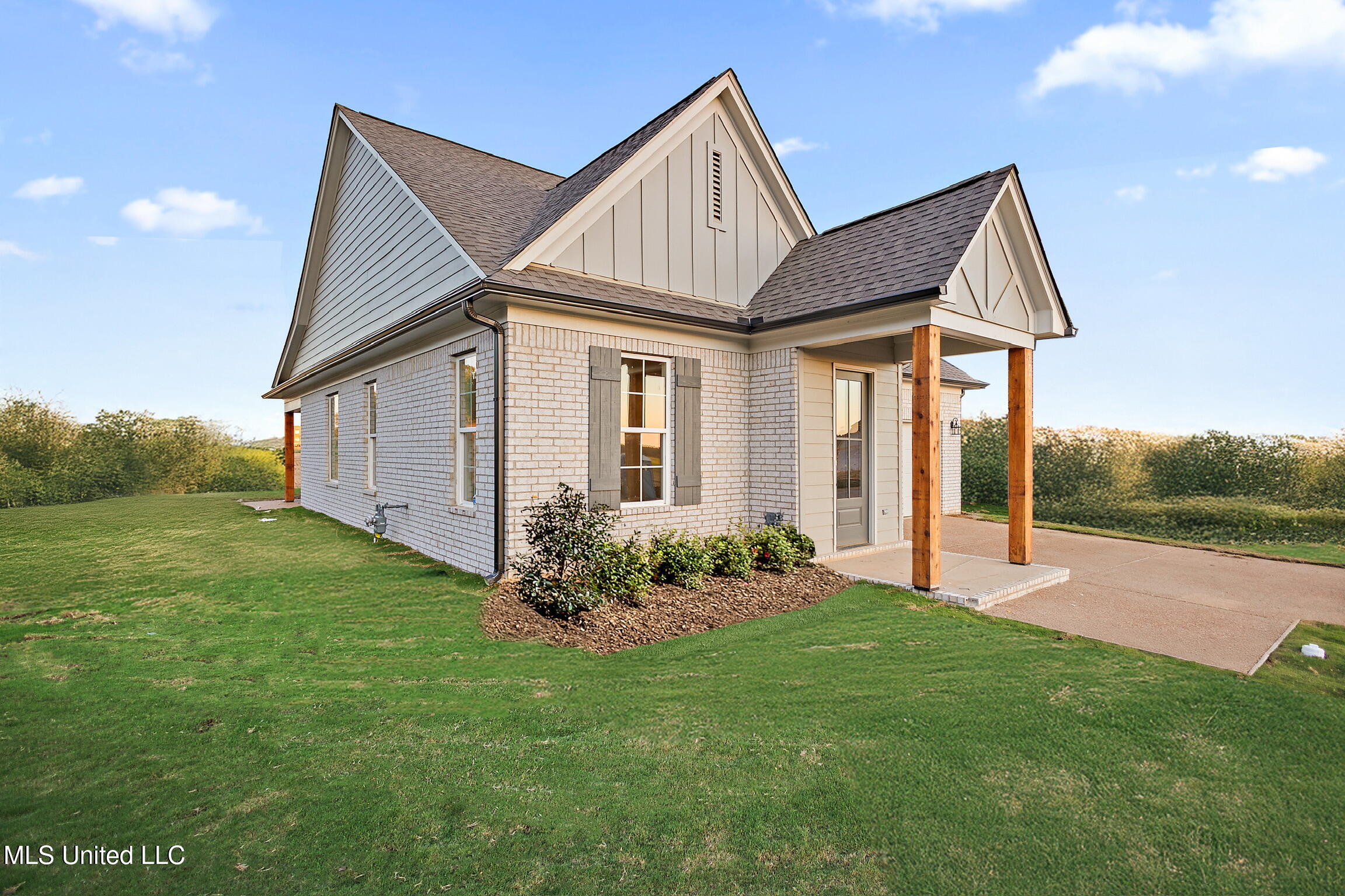 928 Coahoma Court Property Photo 2