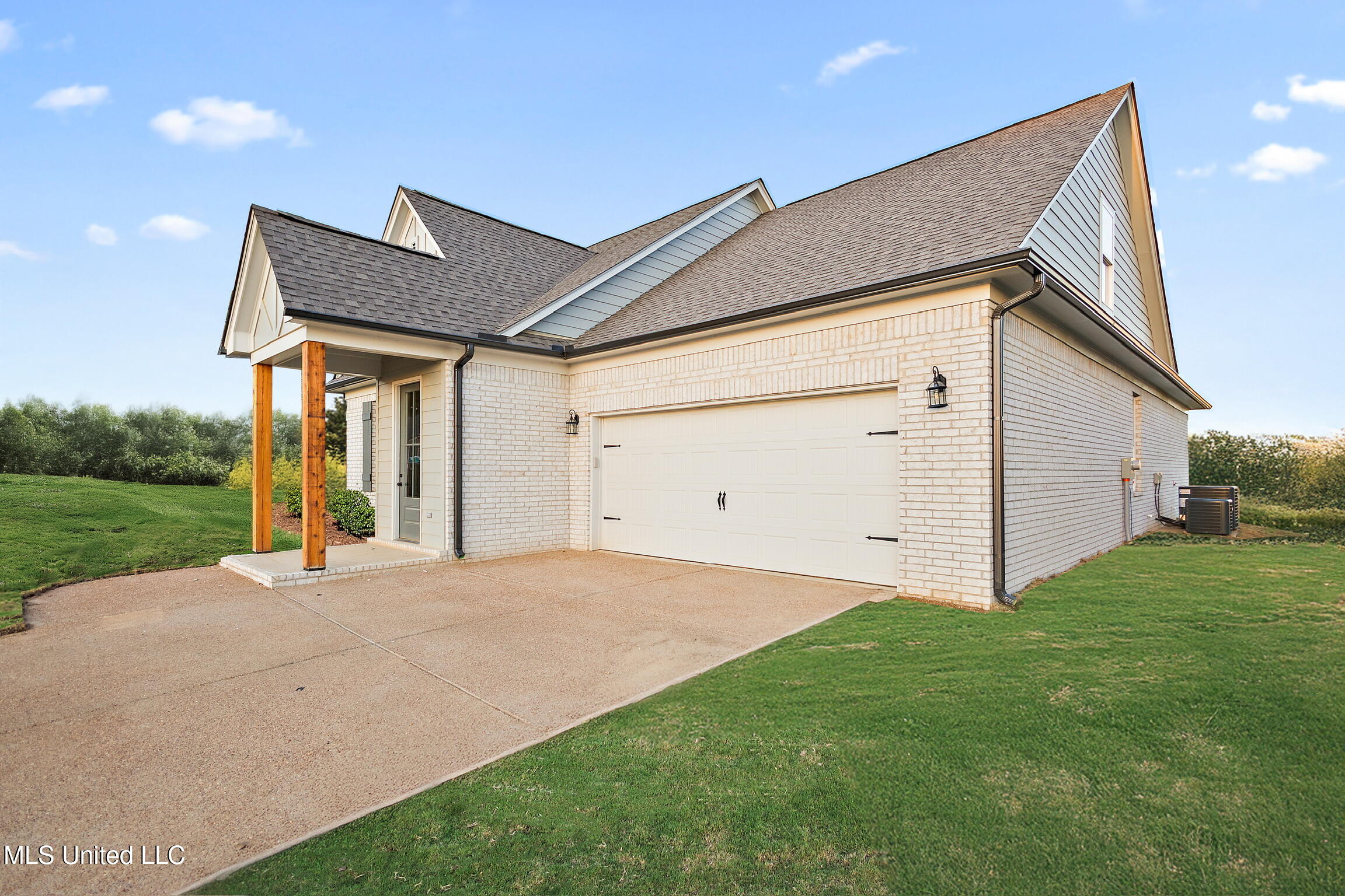 928 Coahoma Court Property Photo 3