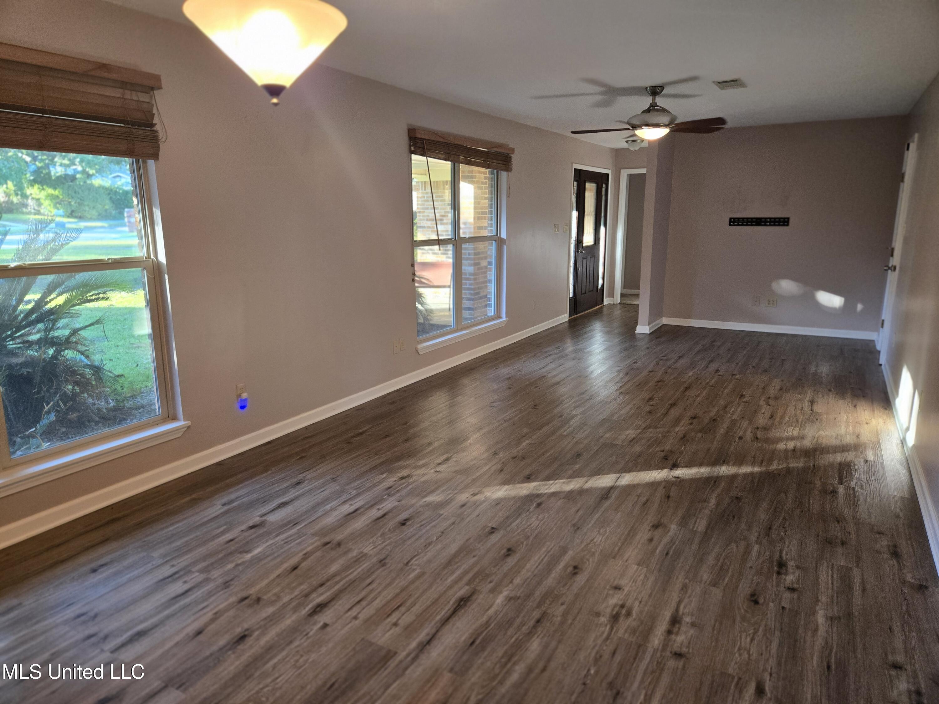 726 Canterbury Drive Property Photo 3