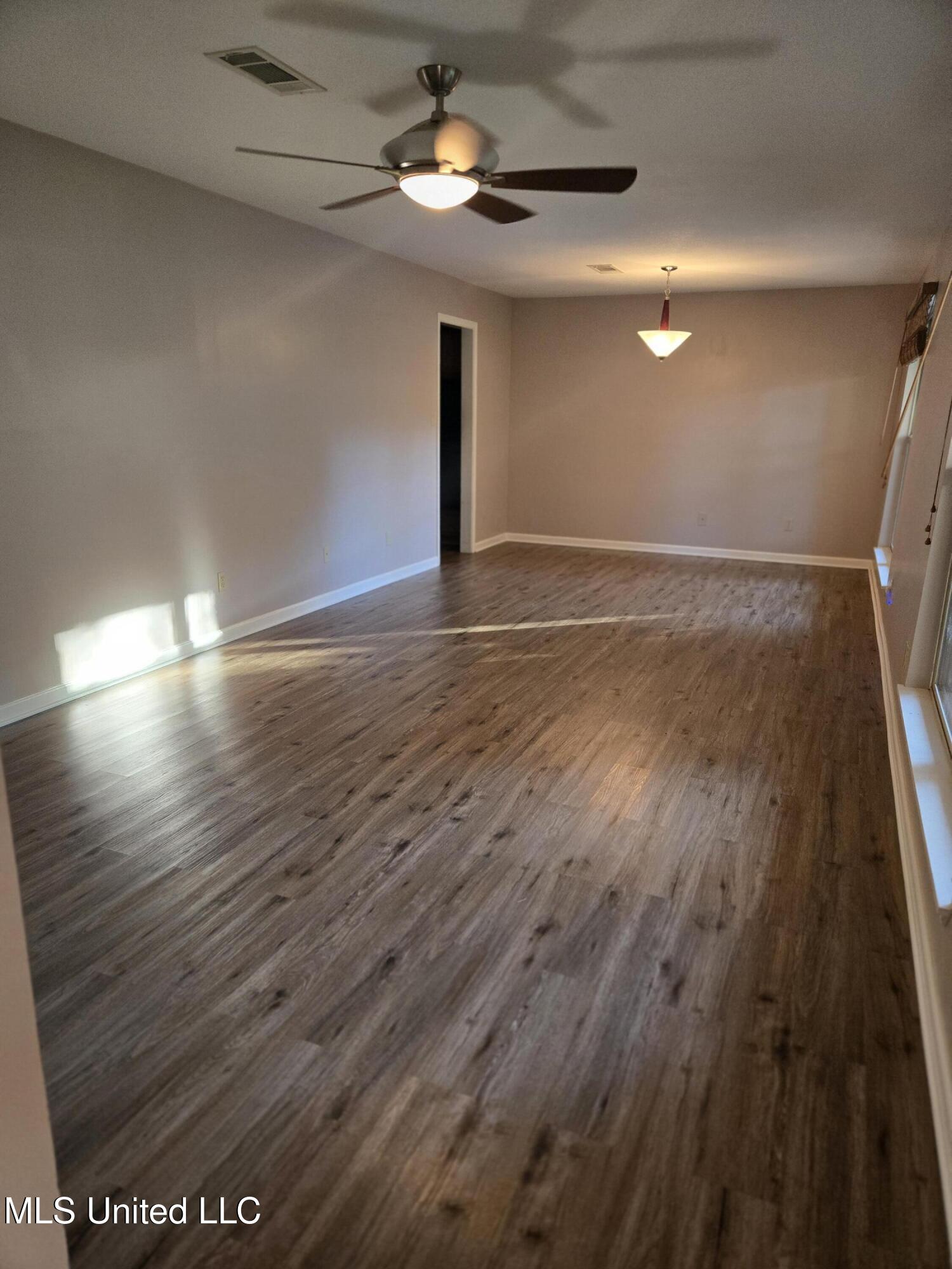 726 Canterbury Drive Property Photo 4