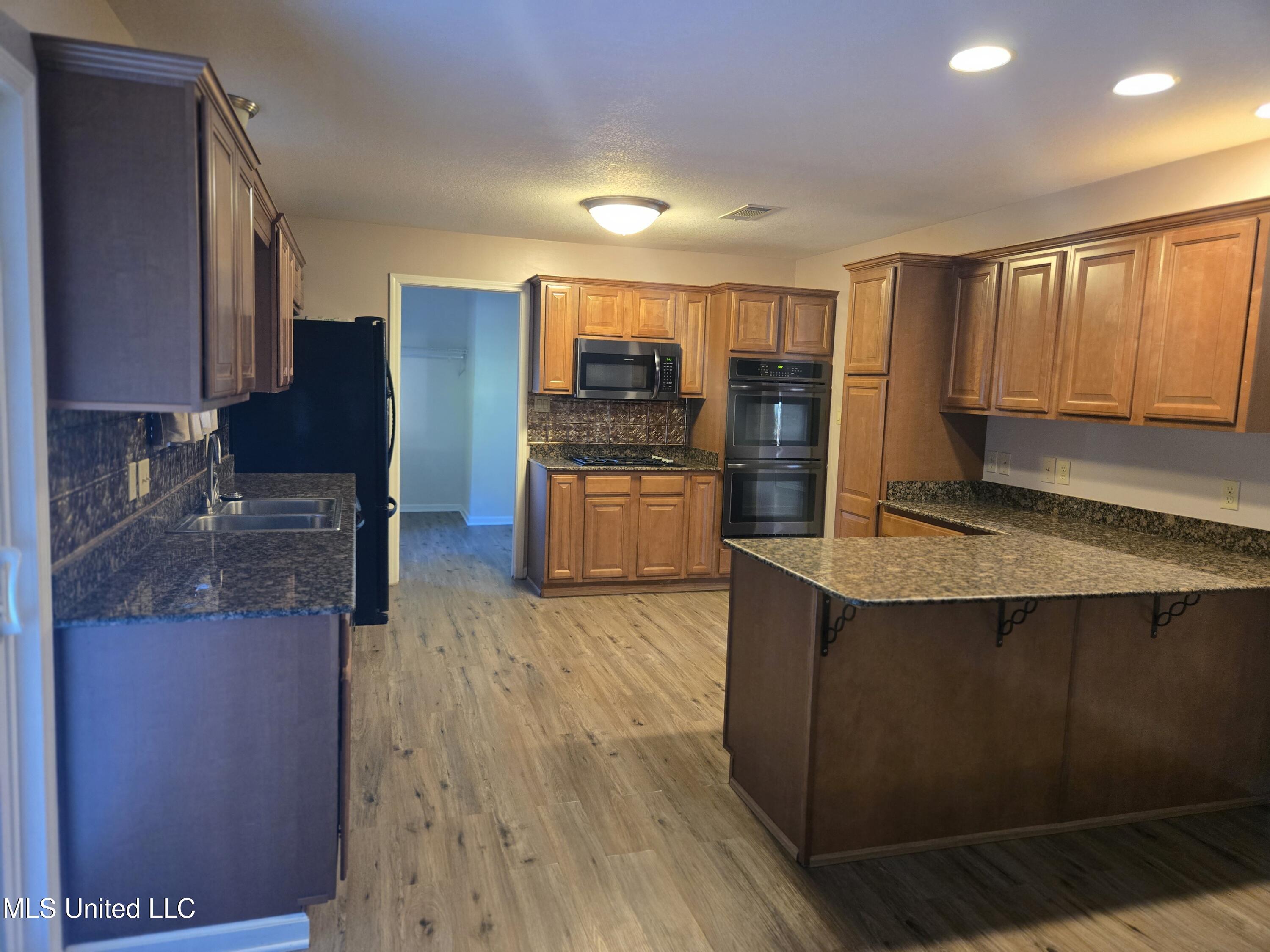 726 Canterbury Drive Property Photo 6