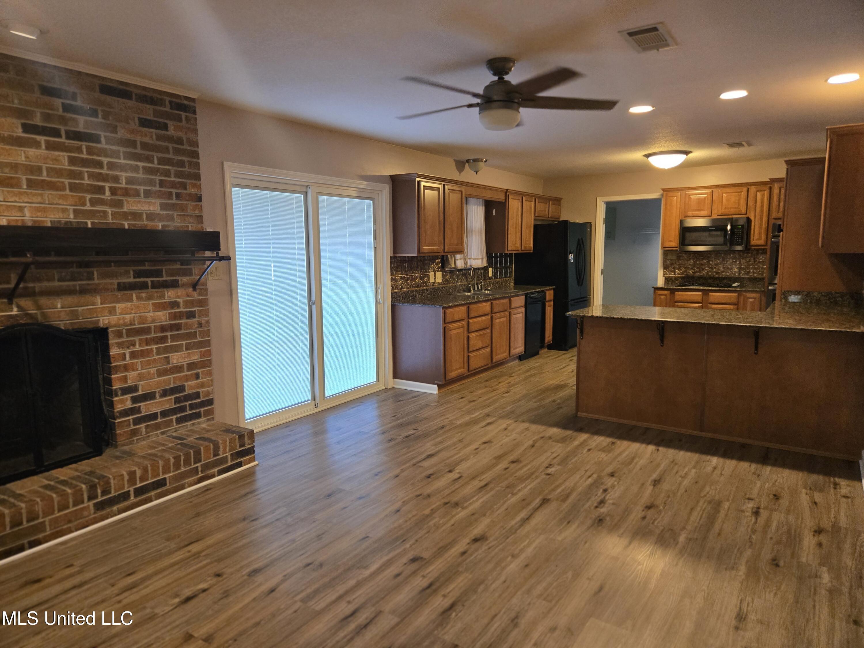 726 Canterbury Drive Property Photo 8