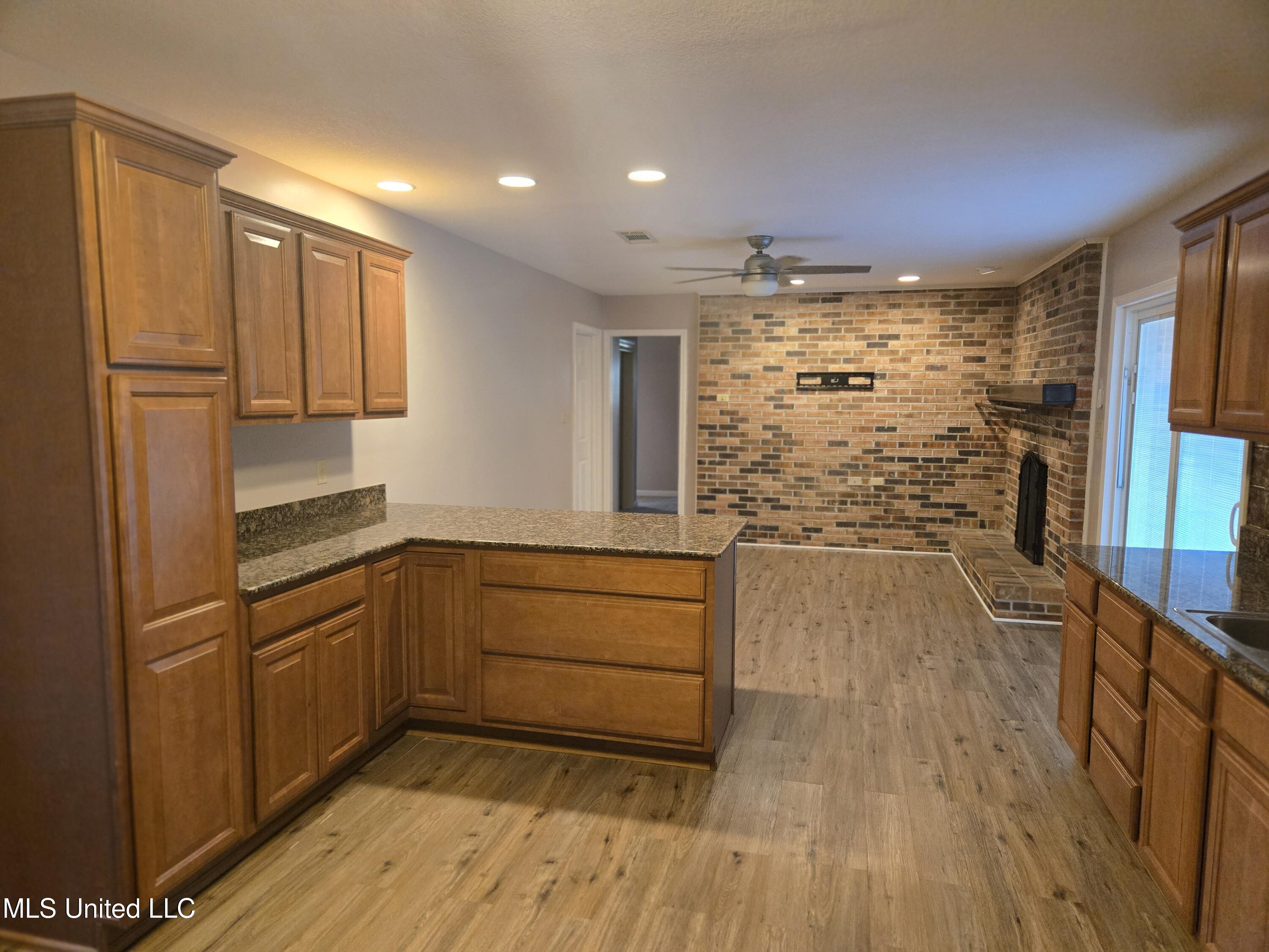 726 Canterbury Drive Property Photo 9