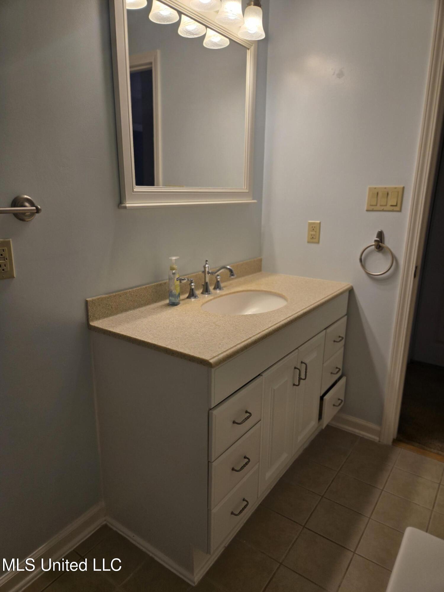 726 Canterbury Drive Property Photo 16