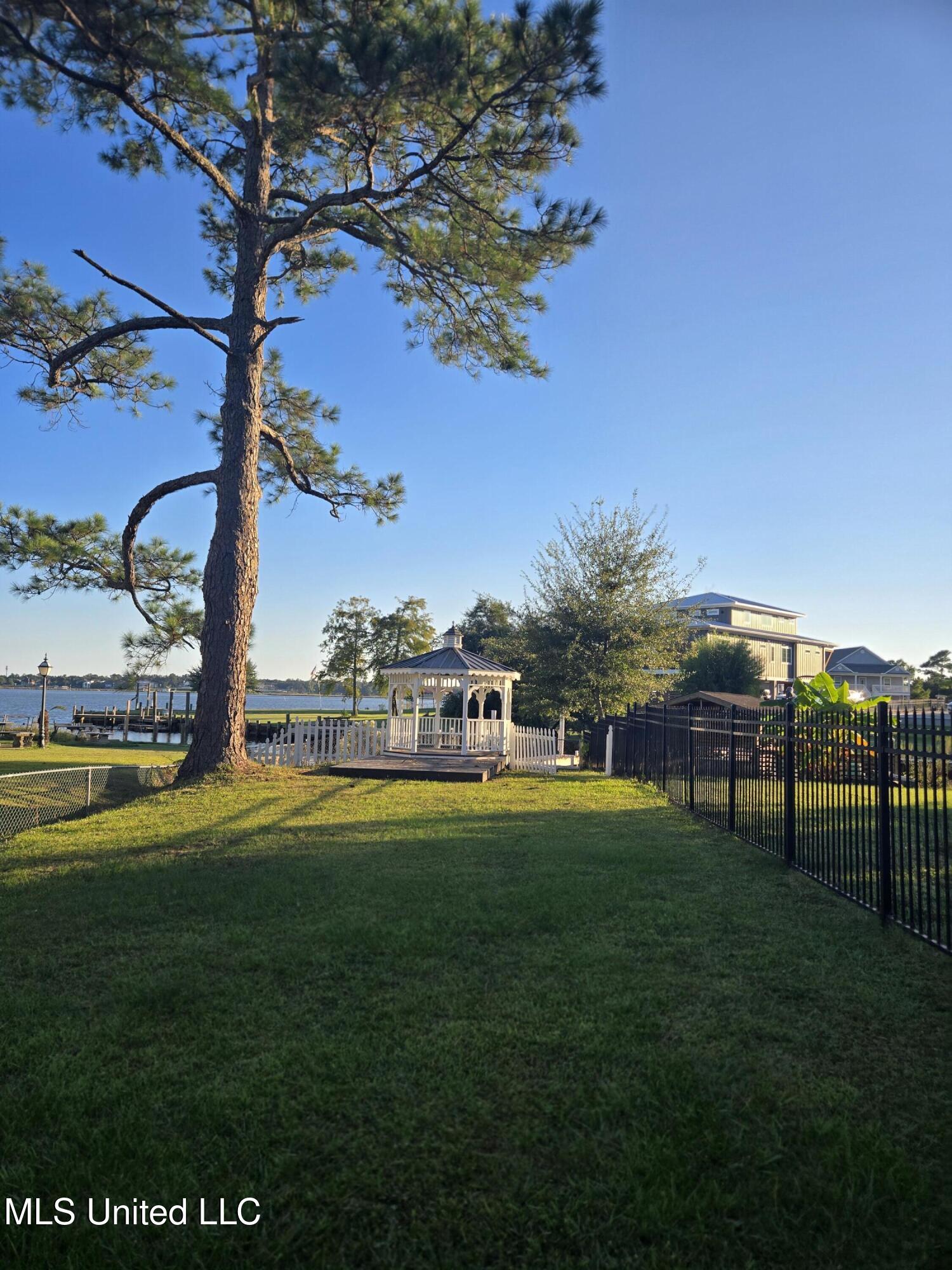 726 Canterbury Drive Property Photo 26