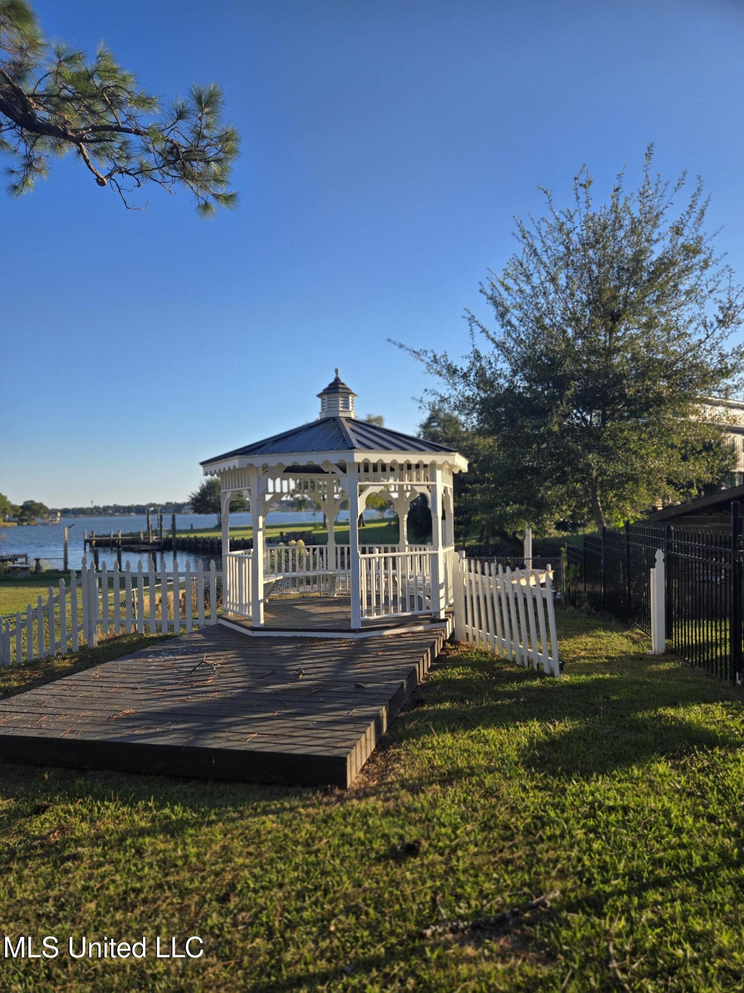 726 Canterbury Drive Property Photo 27