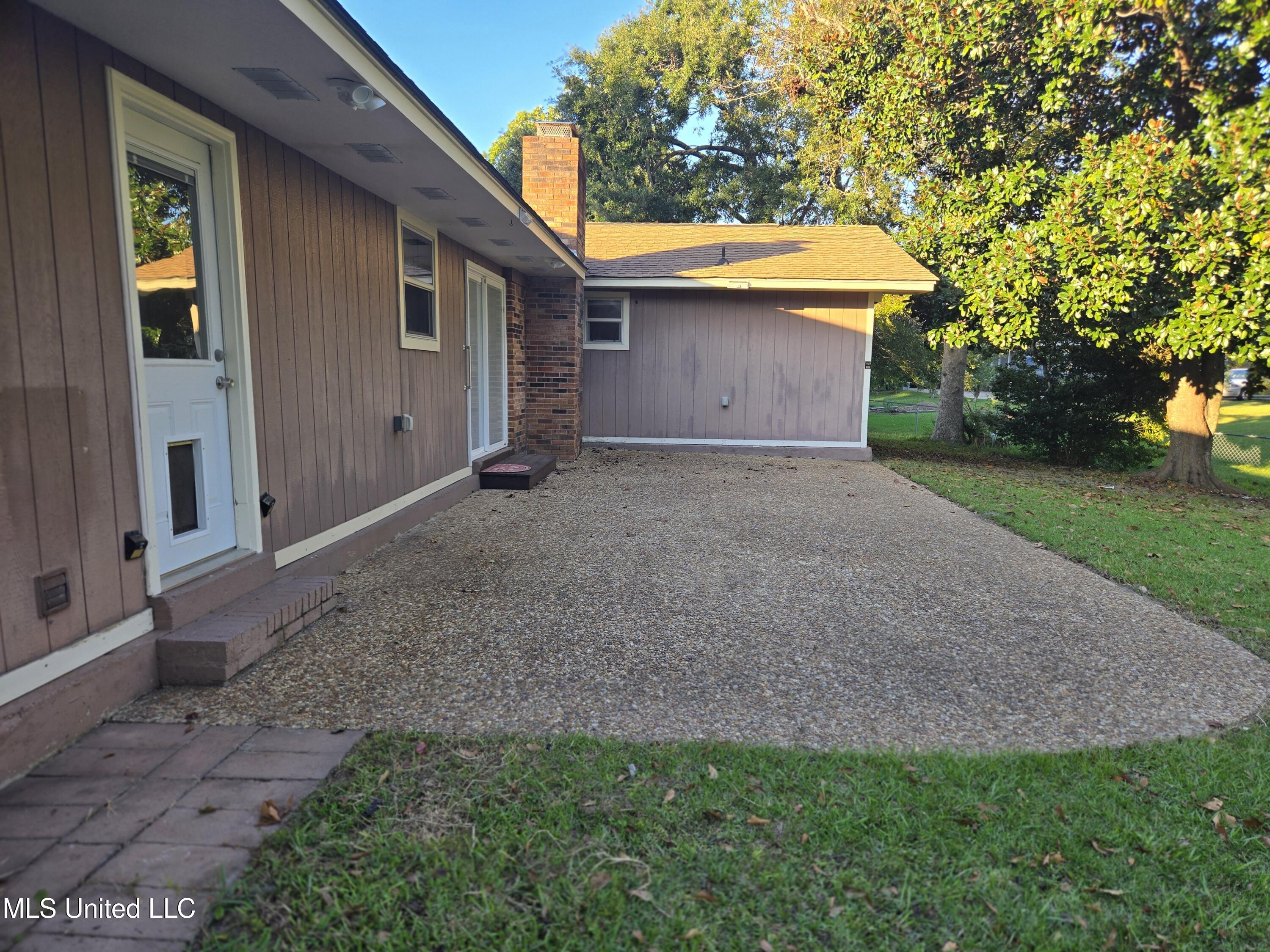 726 Canterbury Drive Property Photo 28