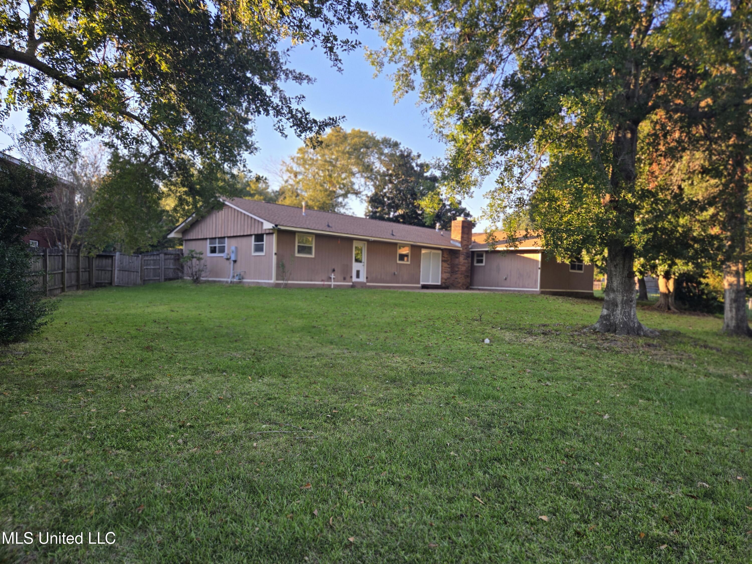 726 Canterbury Drive Property Photo 30