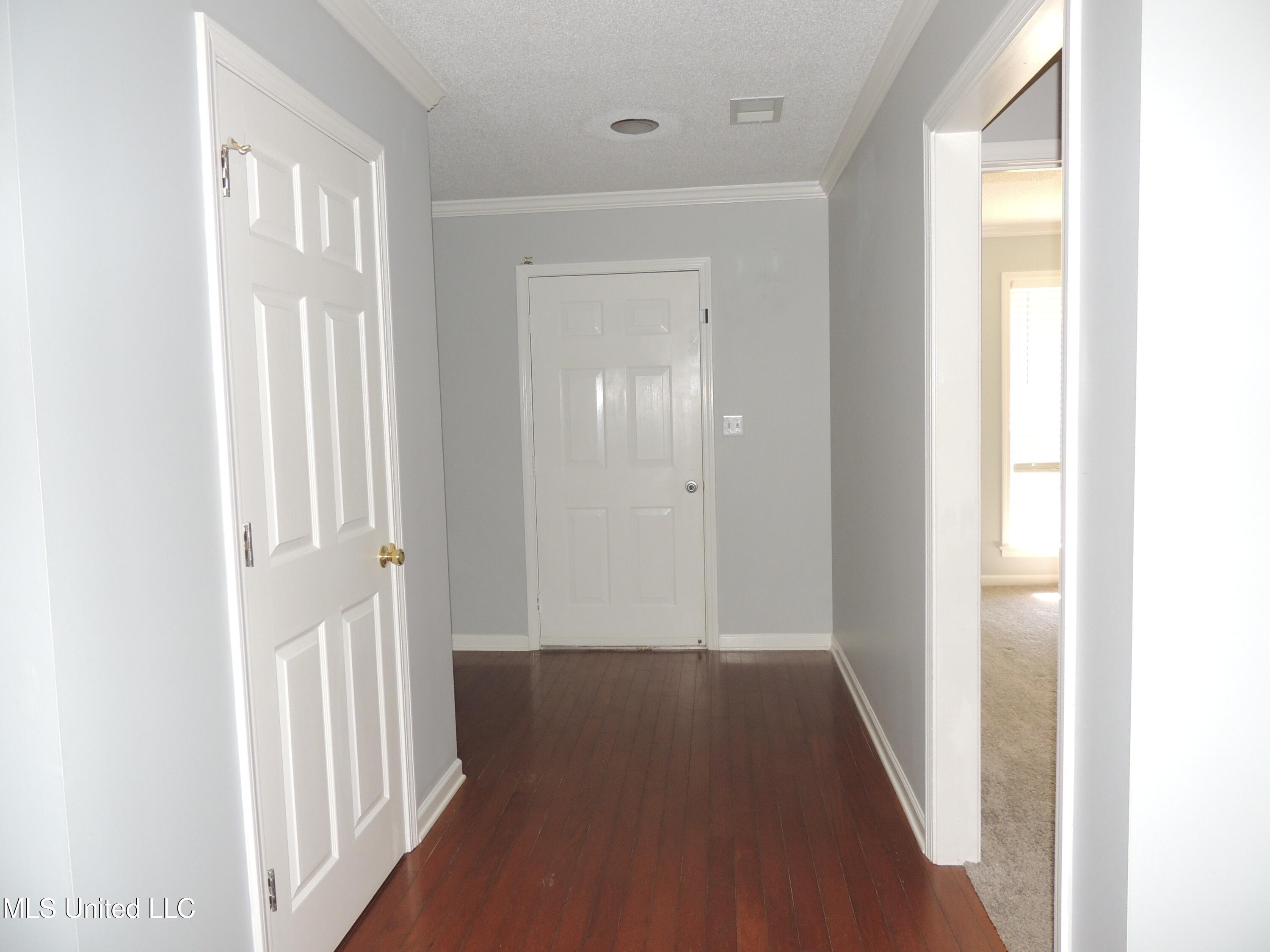 400 S Timber Way Property Photo 3