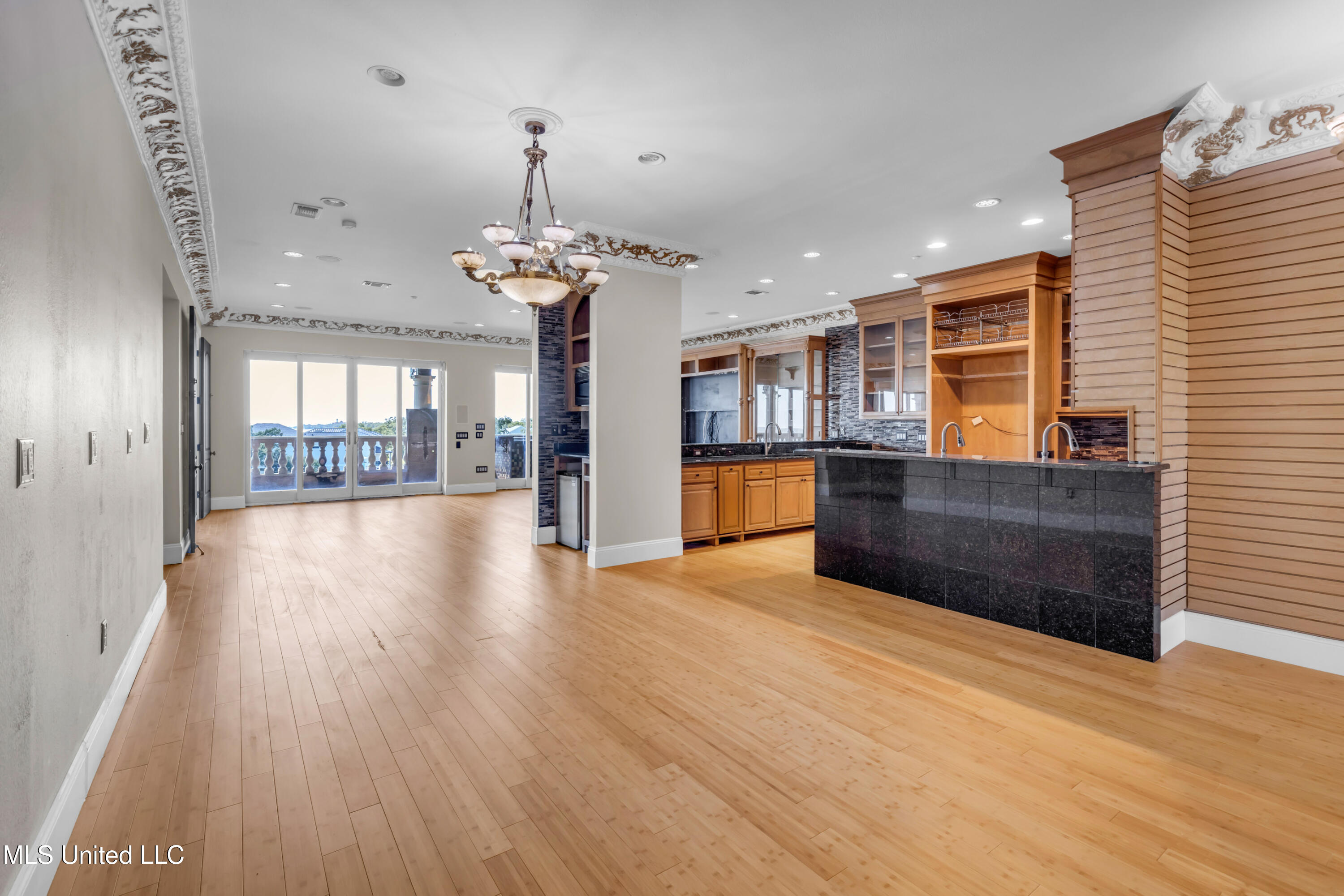 4640 W Beach Boulevard Property Photo 3