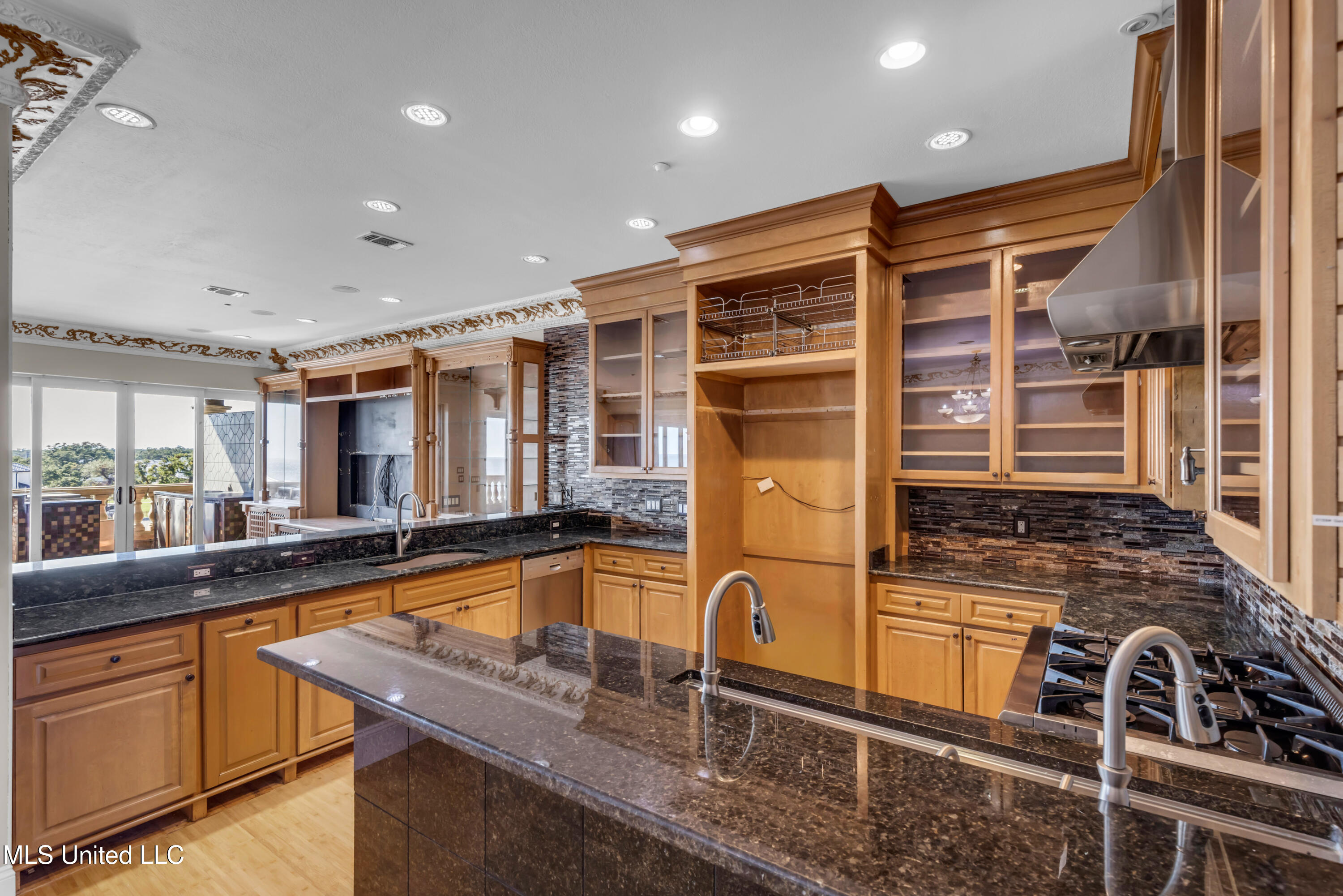 4640 W Beach Boulevard Property Photo 4
