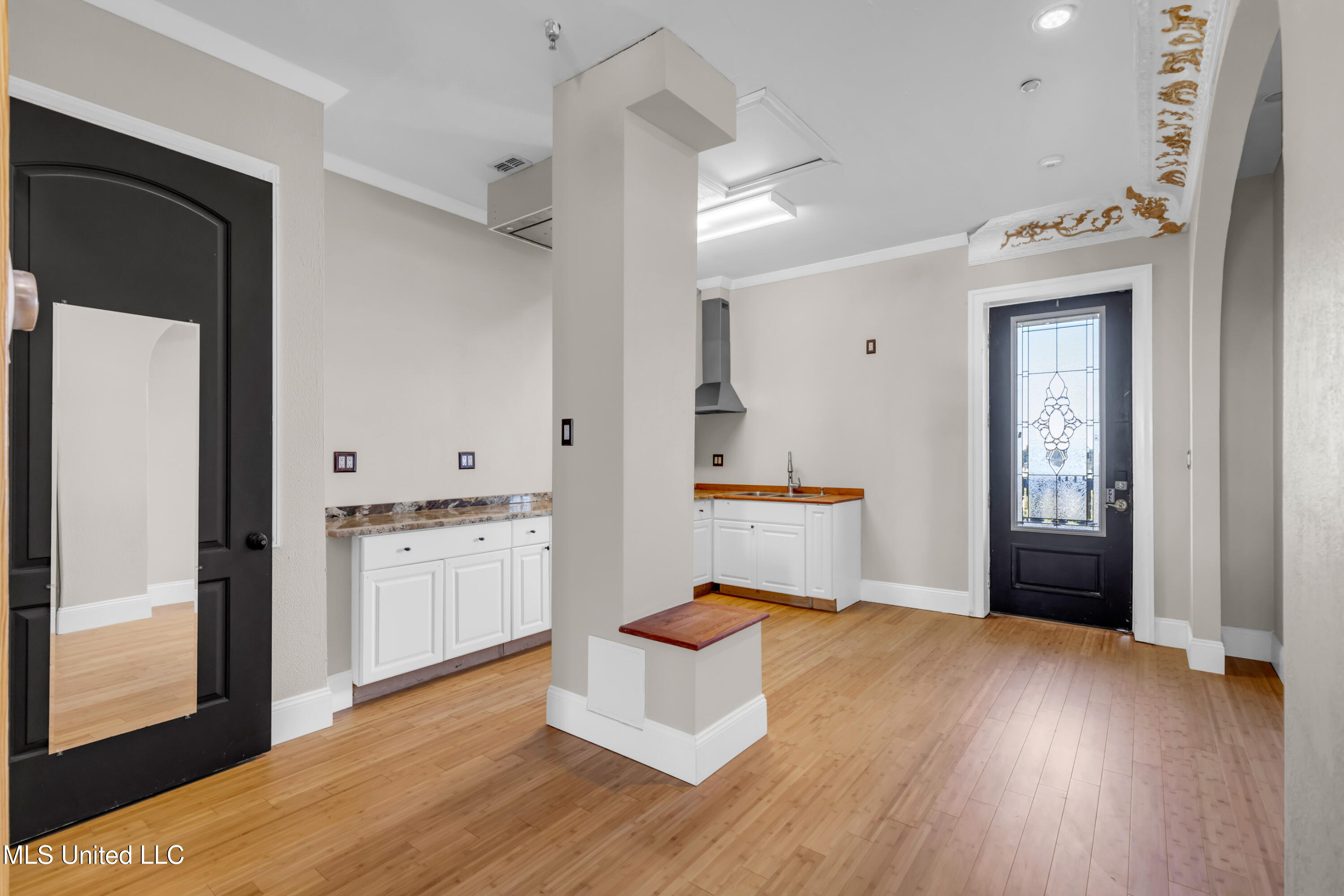 4640 W Beach Boulevard Property Photo 13