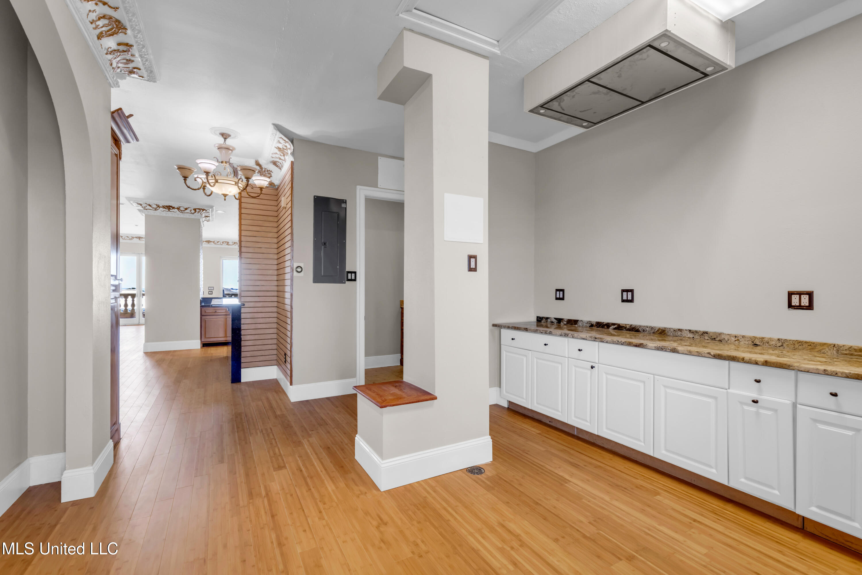 4640 W Beach Boulevard Property Photo 15