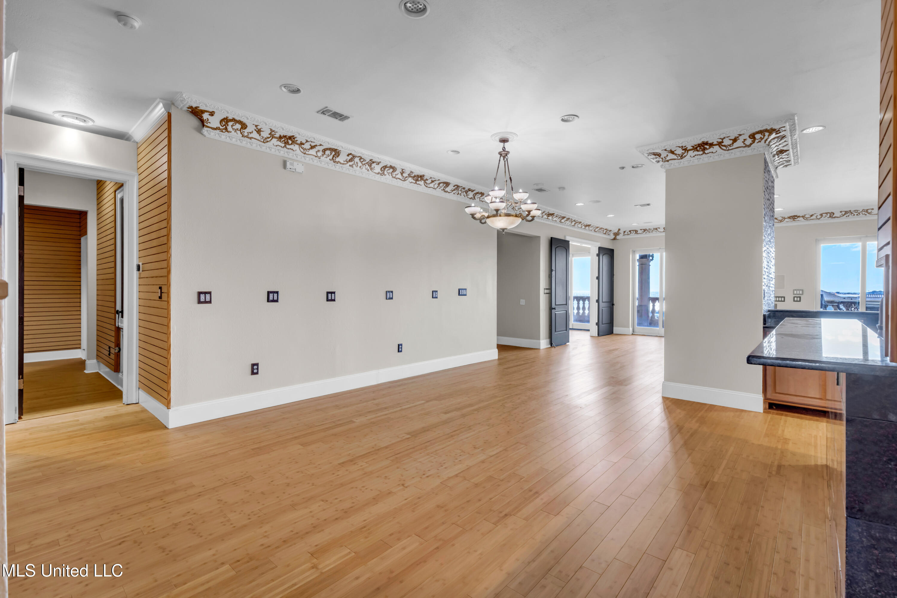 4640 W Beach Boulevard Property Photo 16