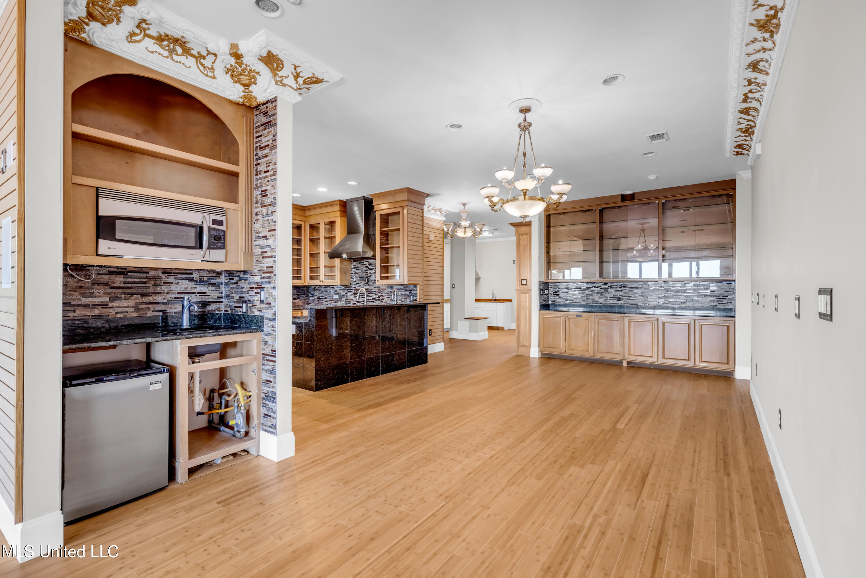 4640 W Beach Boulevard Property Photo 17
