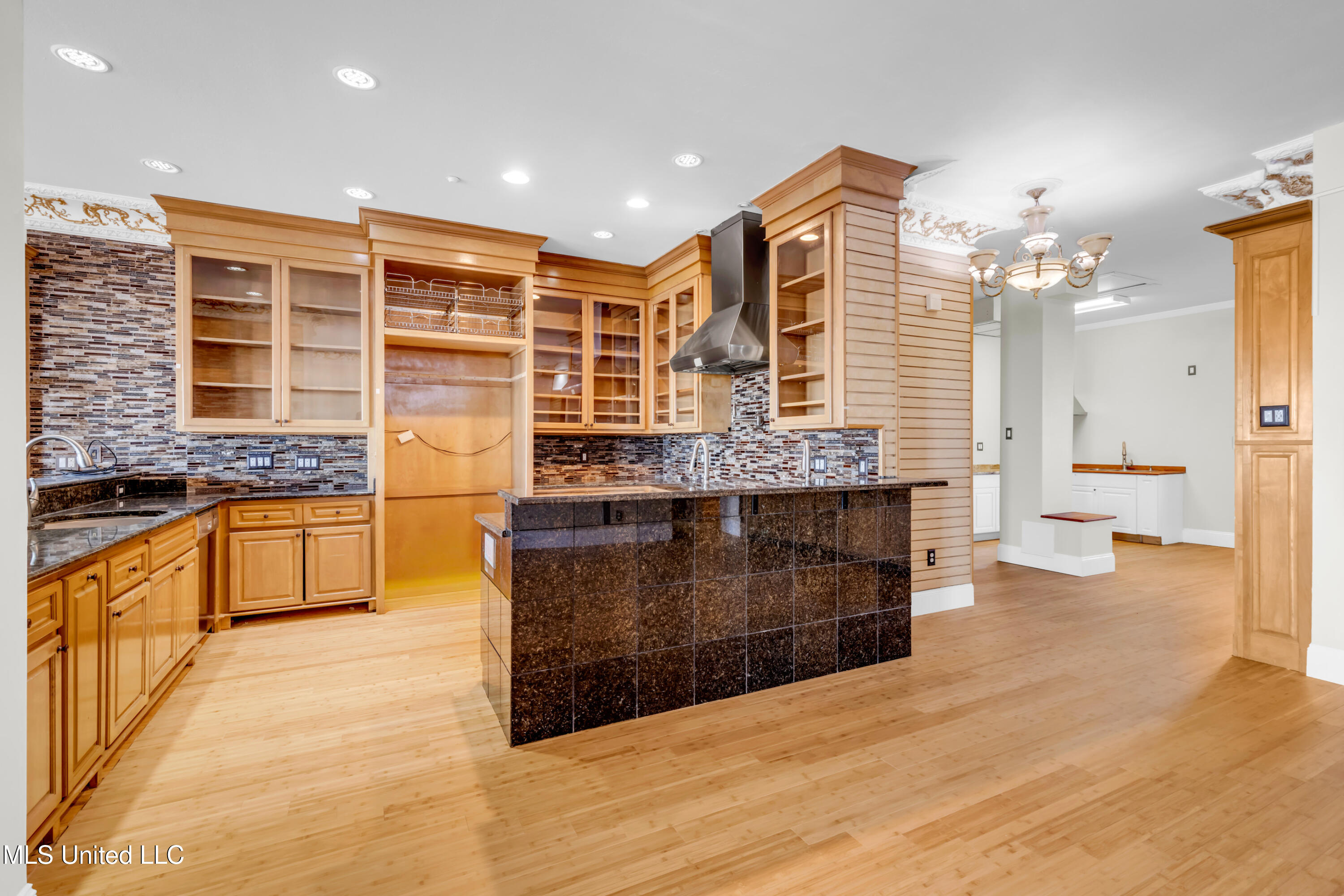 4640 W Beach Boulevard Property Photo 18