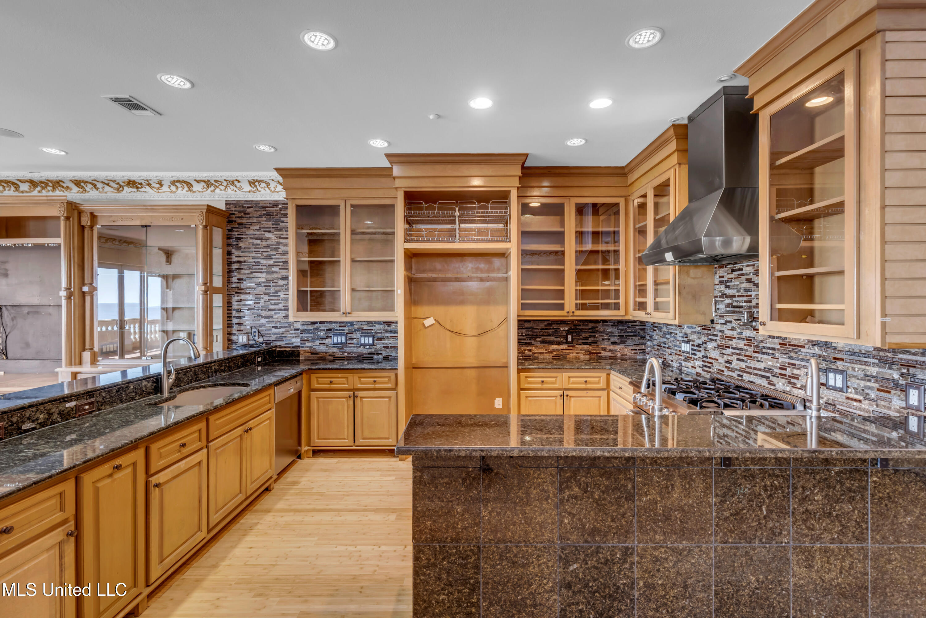 4640 W Beach Boulevard Property Photo 19