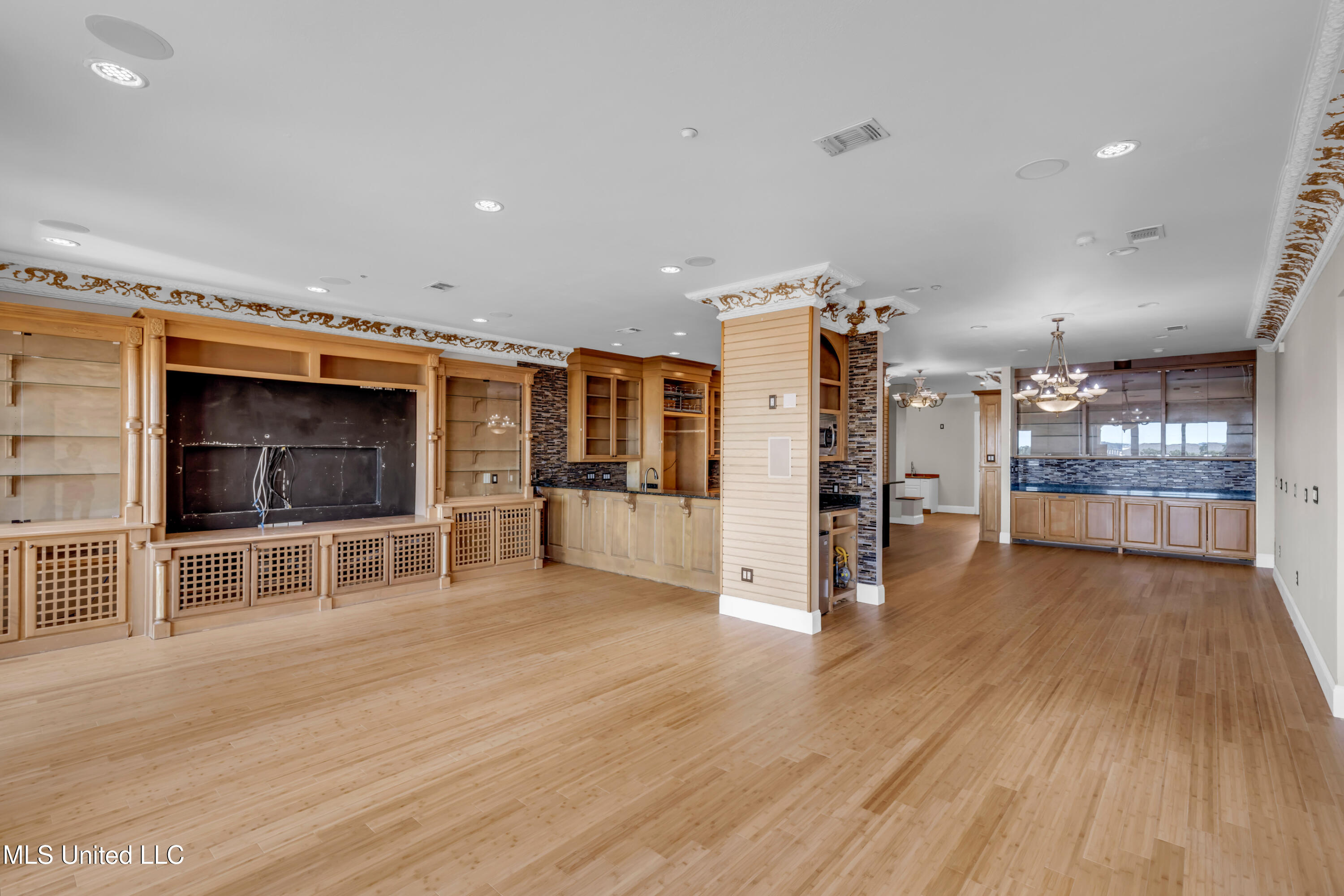 4640 W Beach Boulevard Property Photo 26