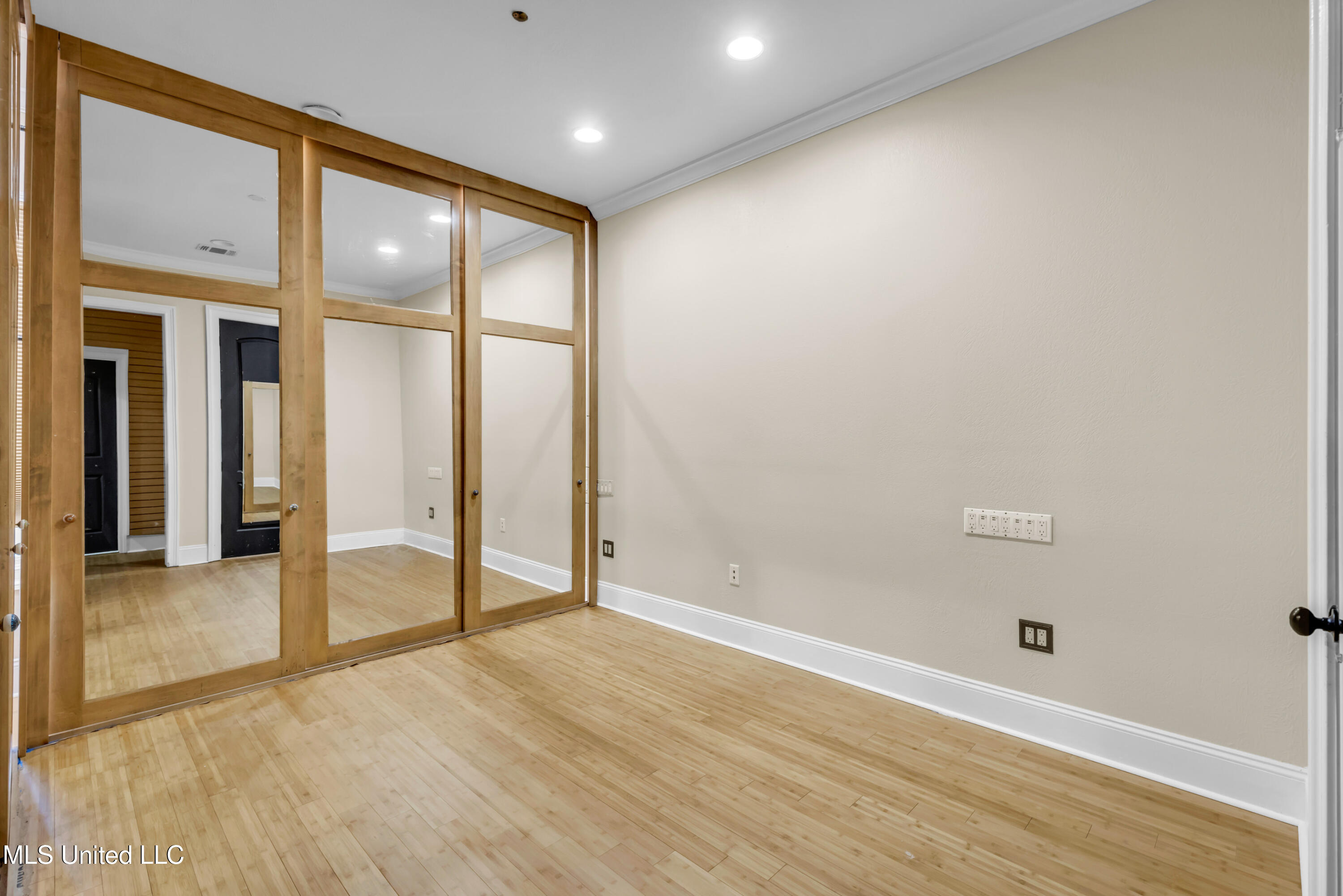 4640 W Beach Boulevard Property Photo 37