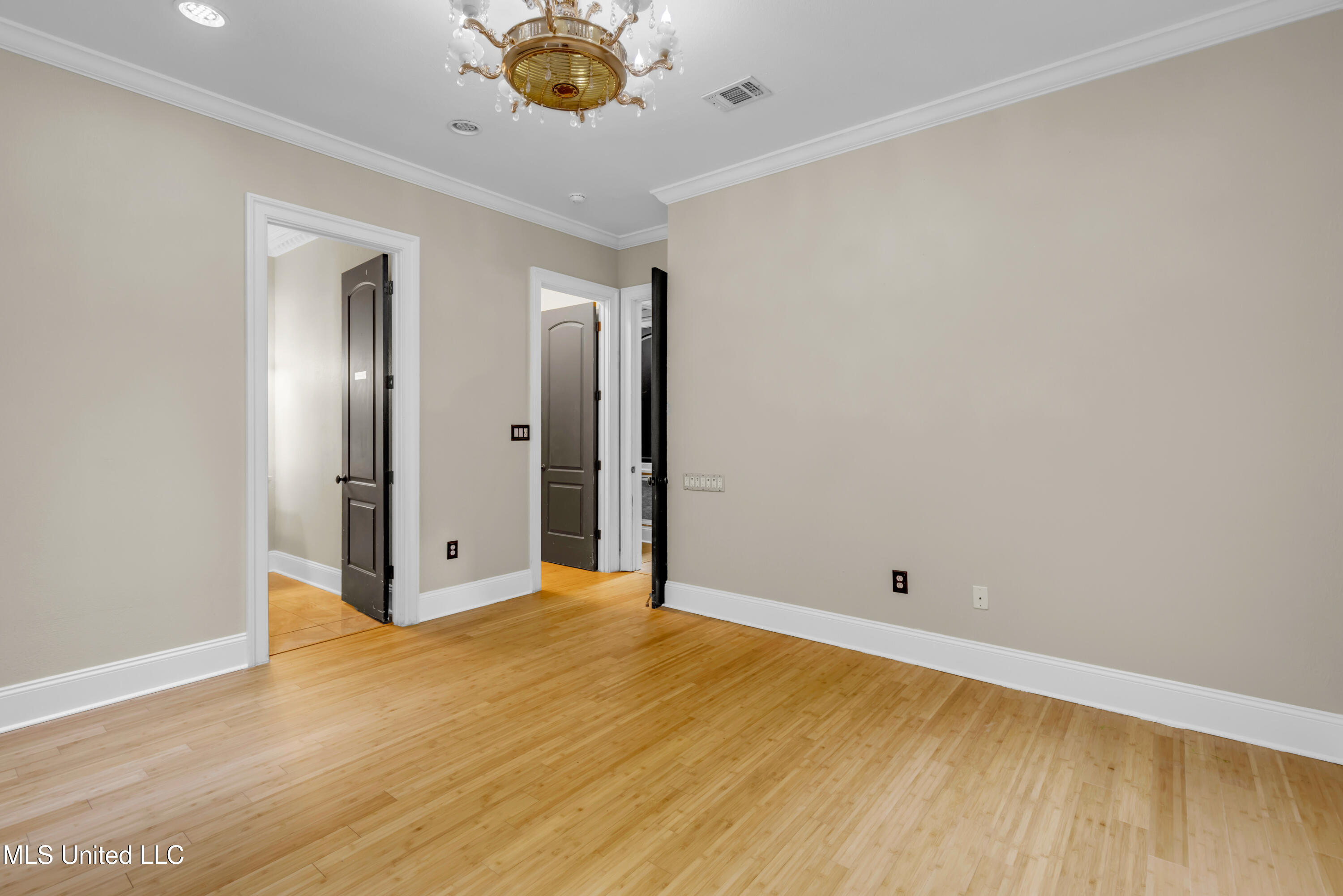 4640 W Beach Boulevard Property Photo 42