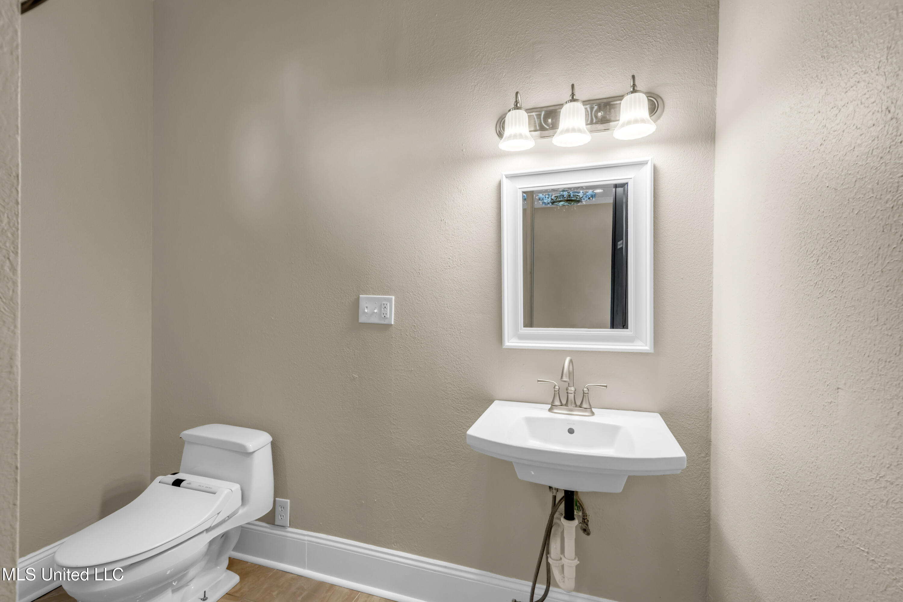 4640 W Beach Boulevard Property Photo 43
