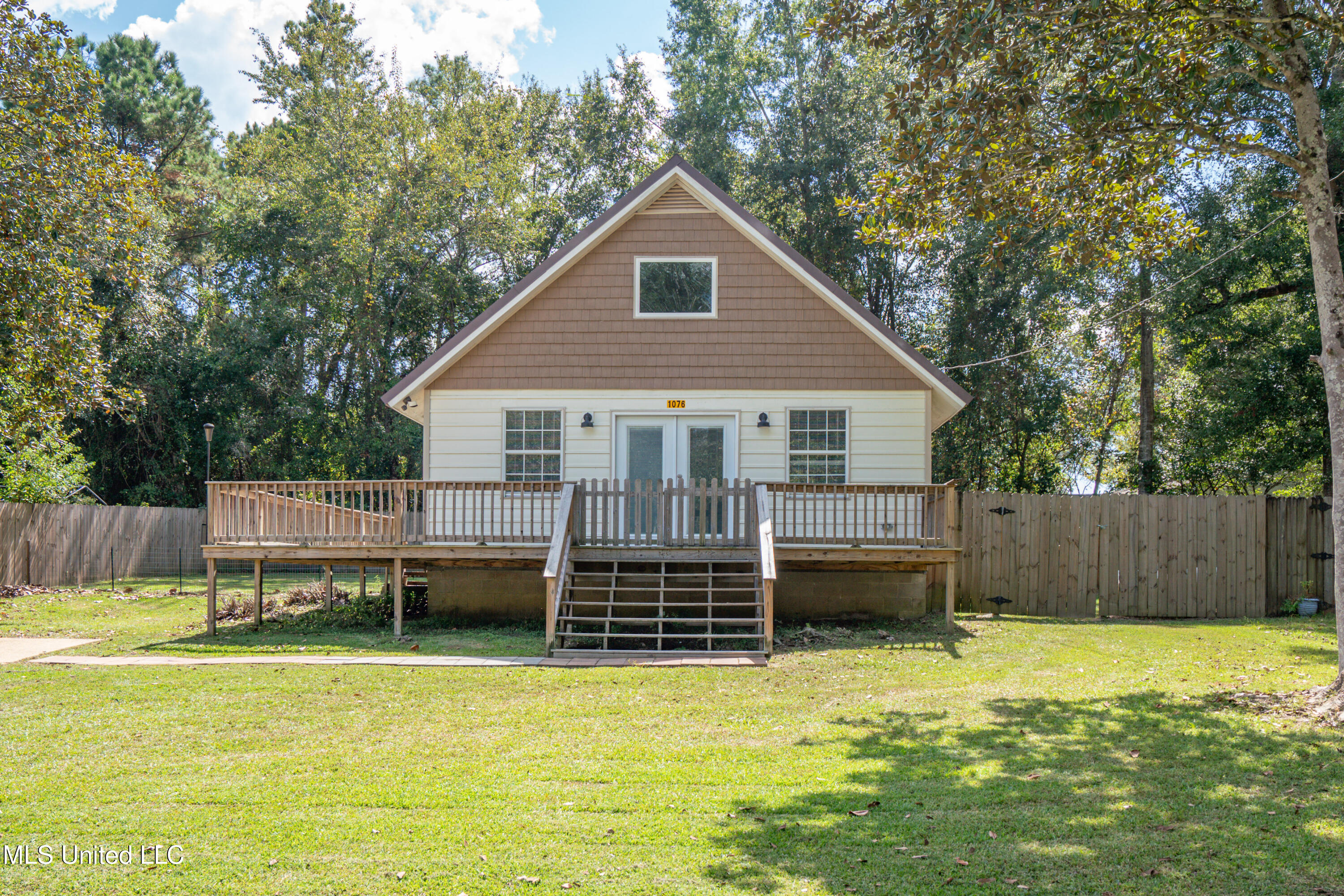 1076-r Lilinoe Way Property Photo 1