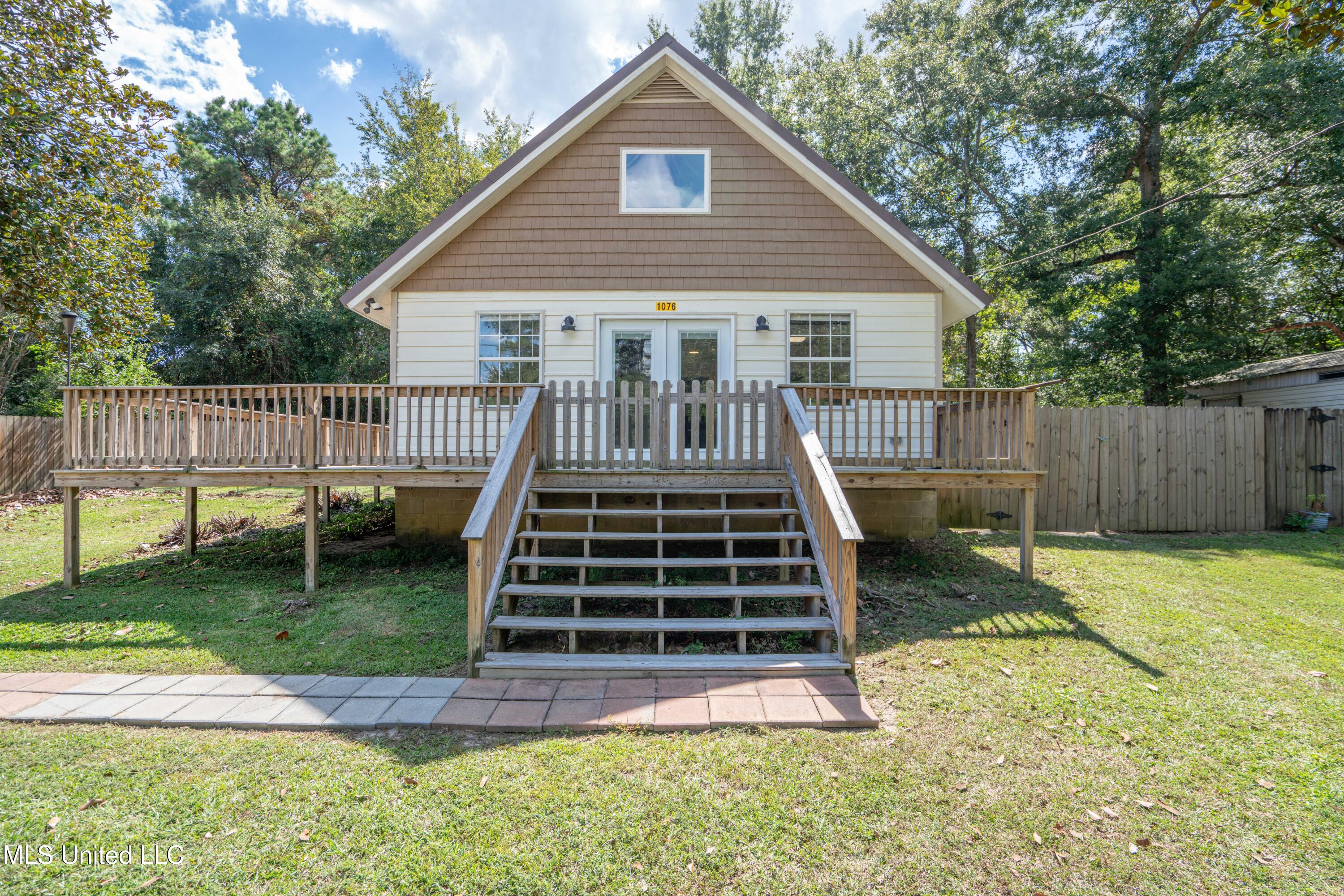 1076-r Lilinoe Way Property Photo 2