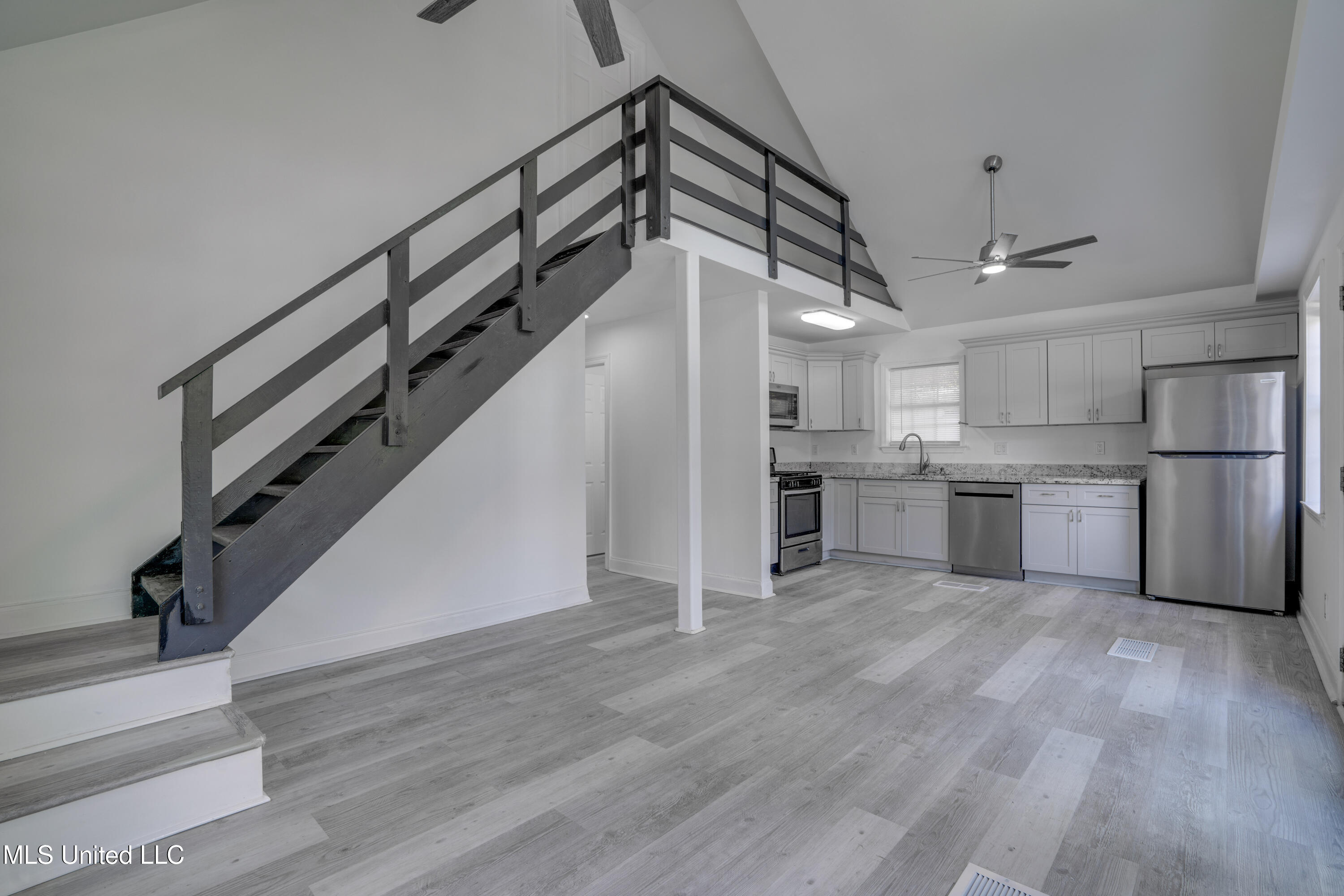 1076-r Lilinoe Way Property Photo 4