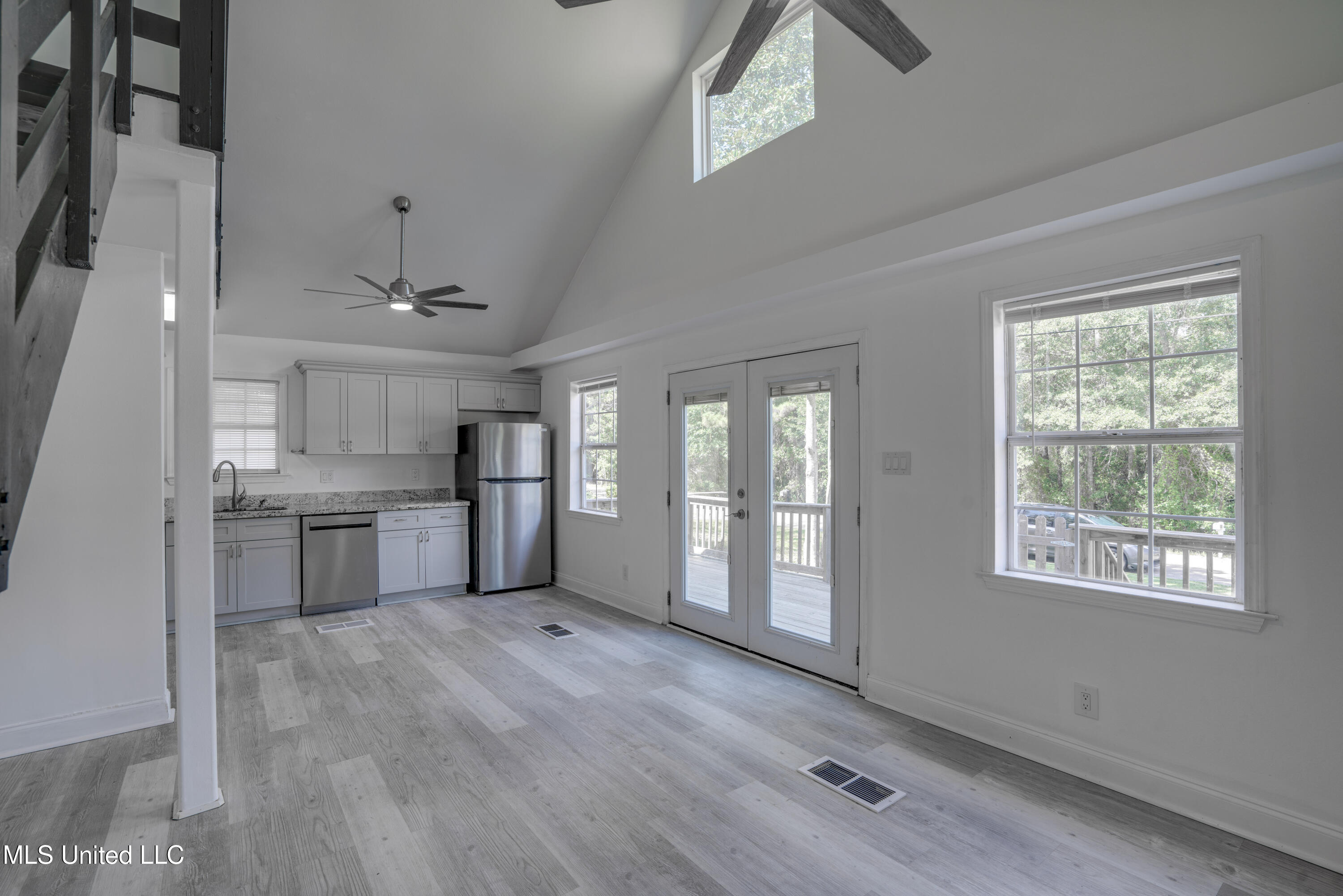 1076-r Lilinoe Way Property Photo 5