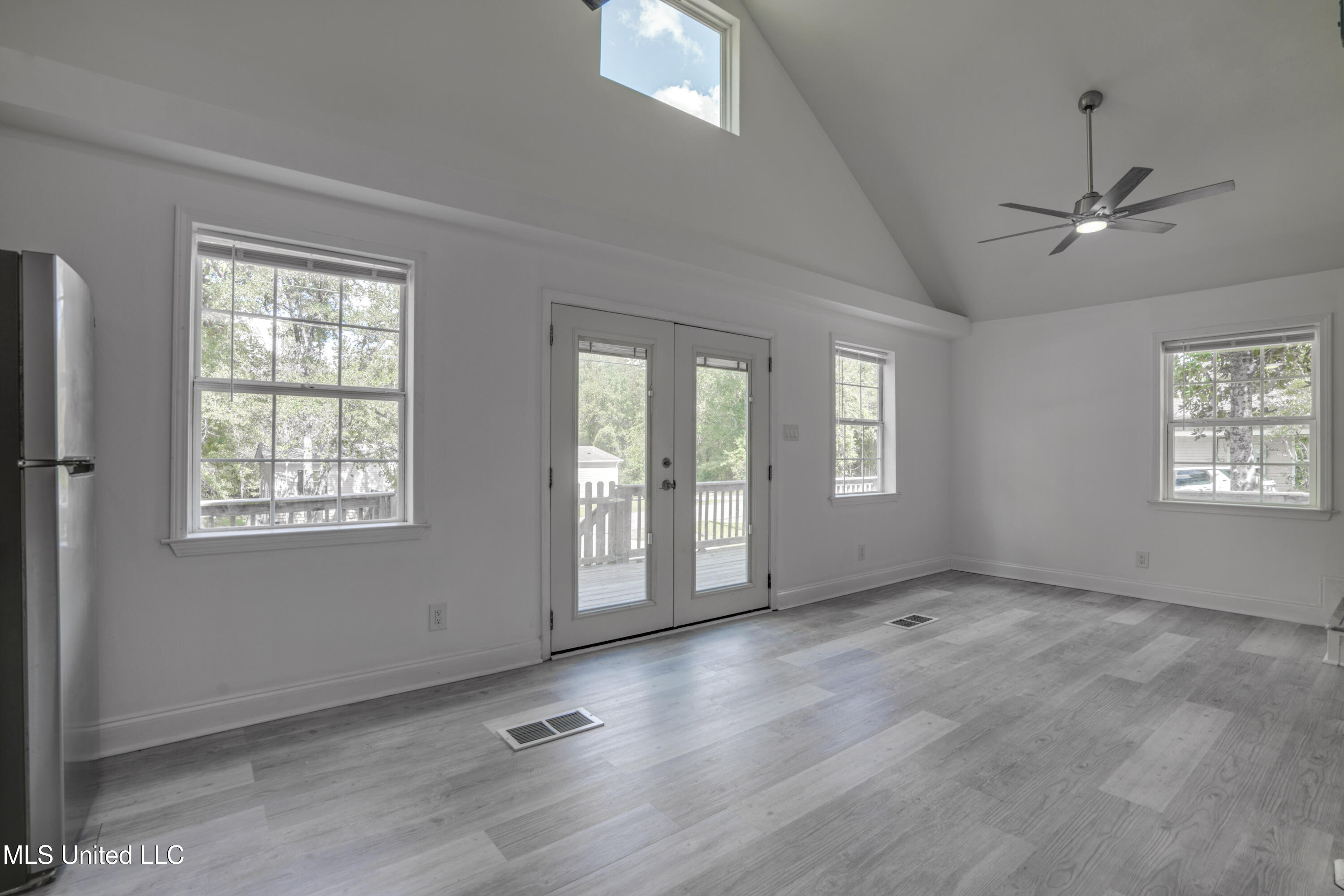 1076-r Lilinoe Way Property Photo 7