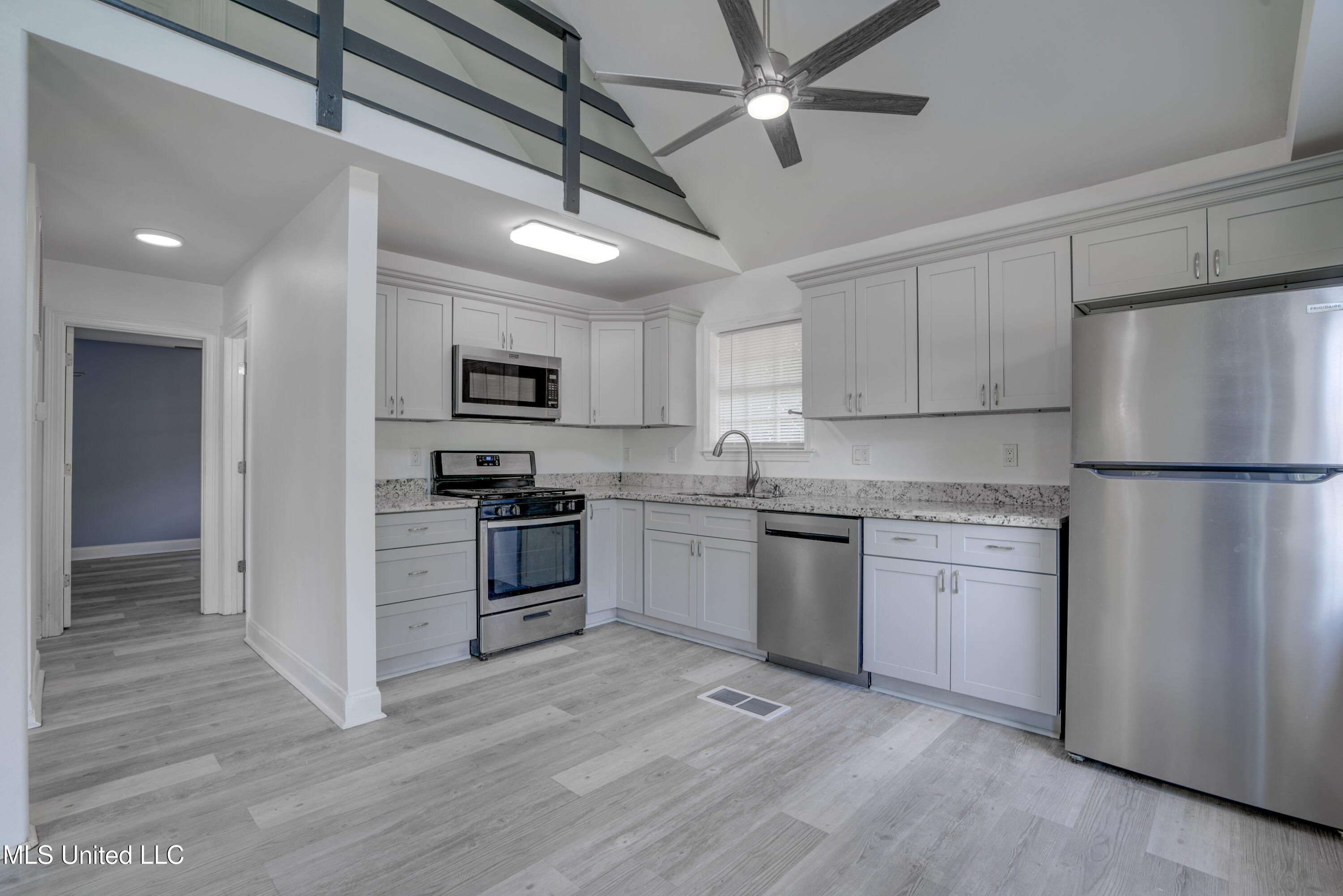 1076-r Lilinoe Way Property Photo 8