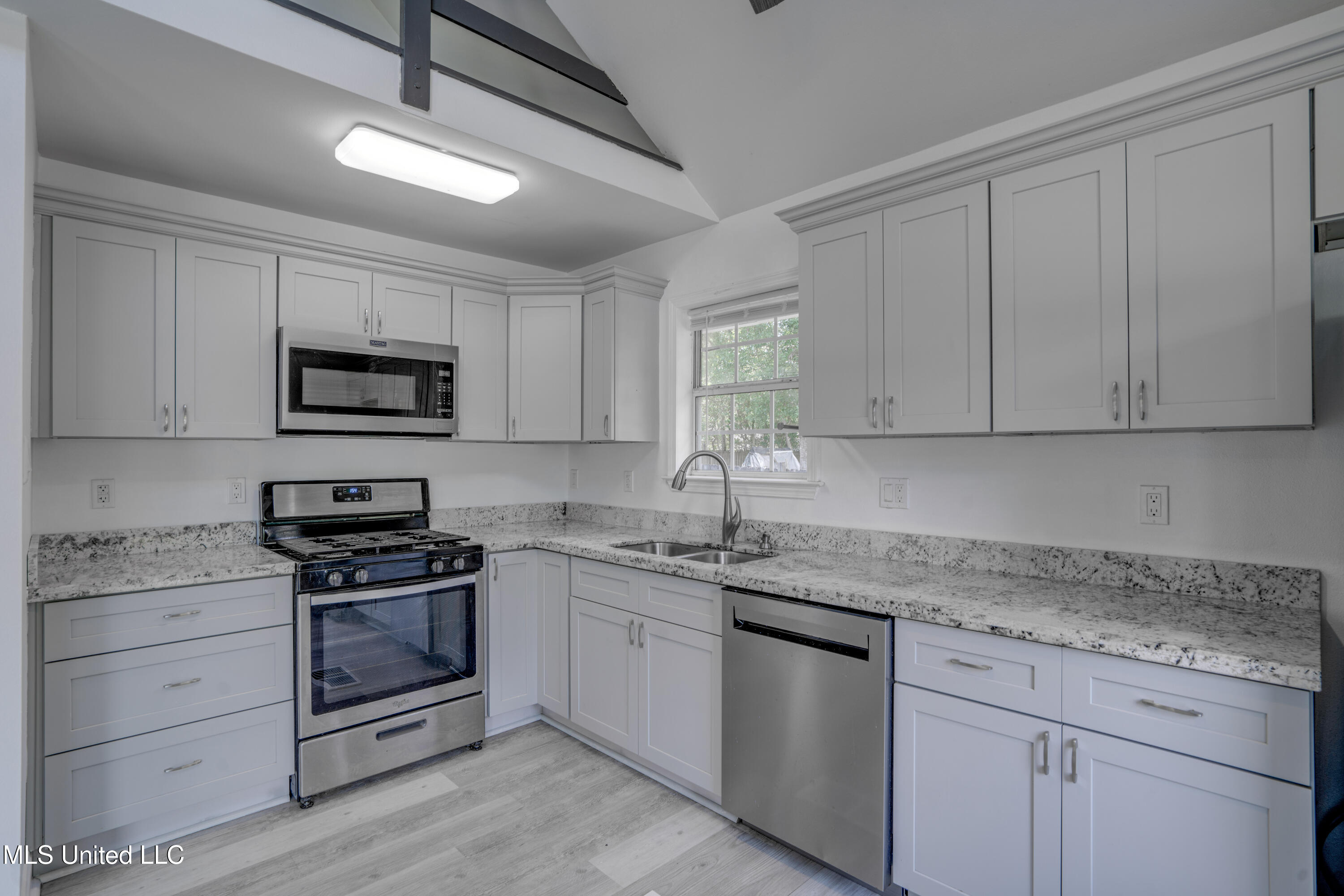 1076-r Lilinoe Way Property Photo 10