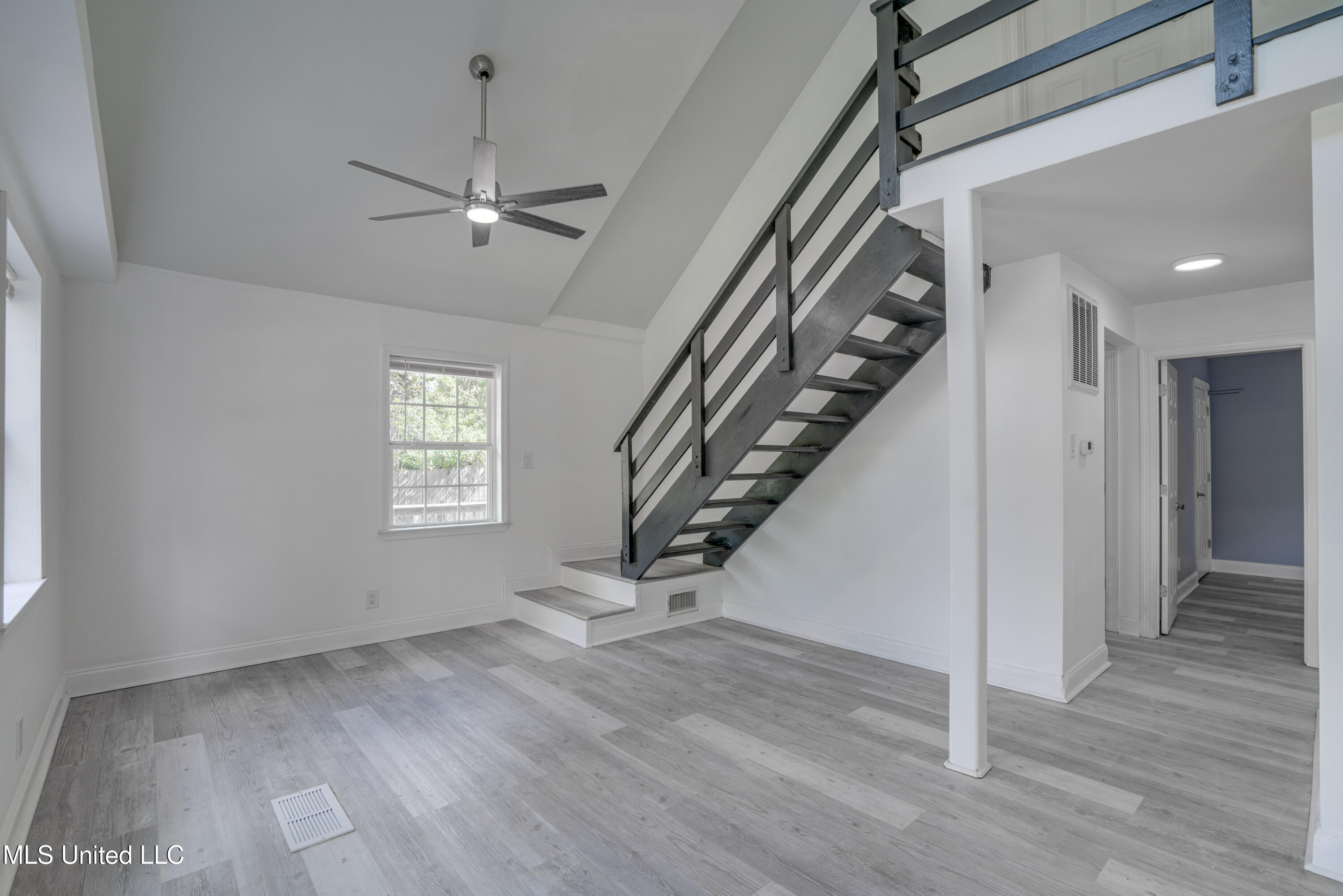 1076-r Lilinoe Way Property Photo 11