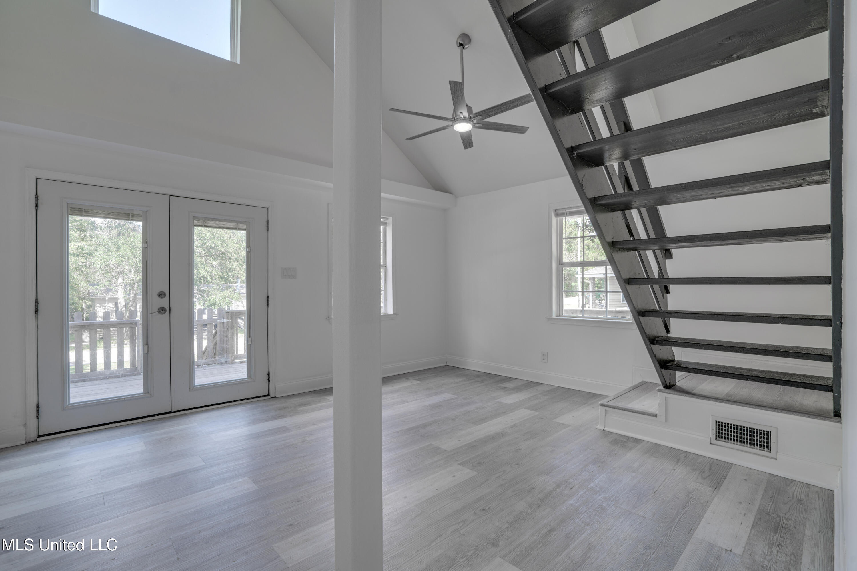 1076-r Lilinoe Way Property Photo 12