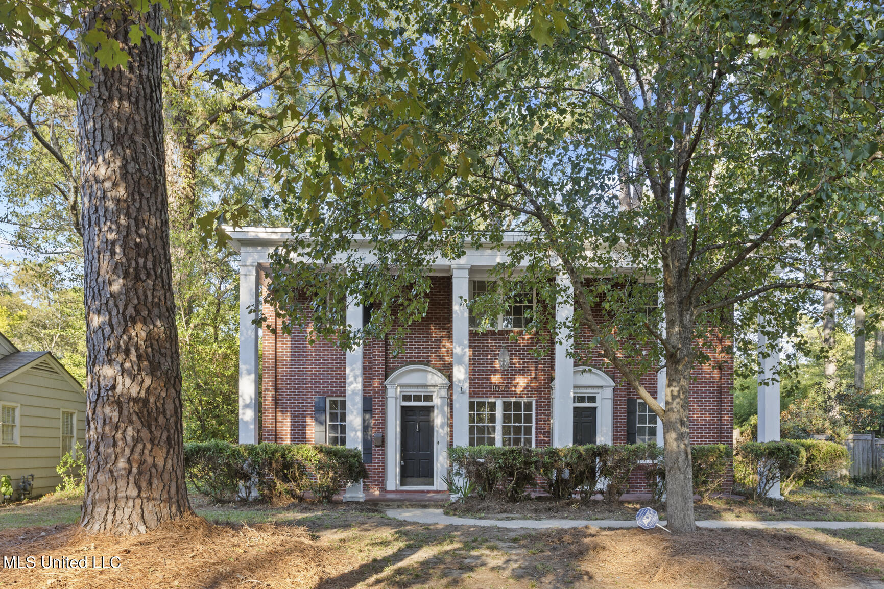 1076 Avondale Street Property Photo 1