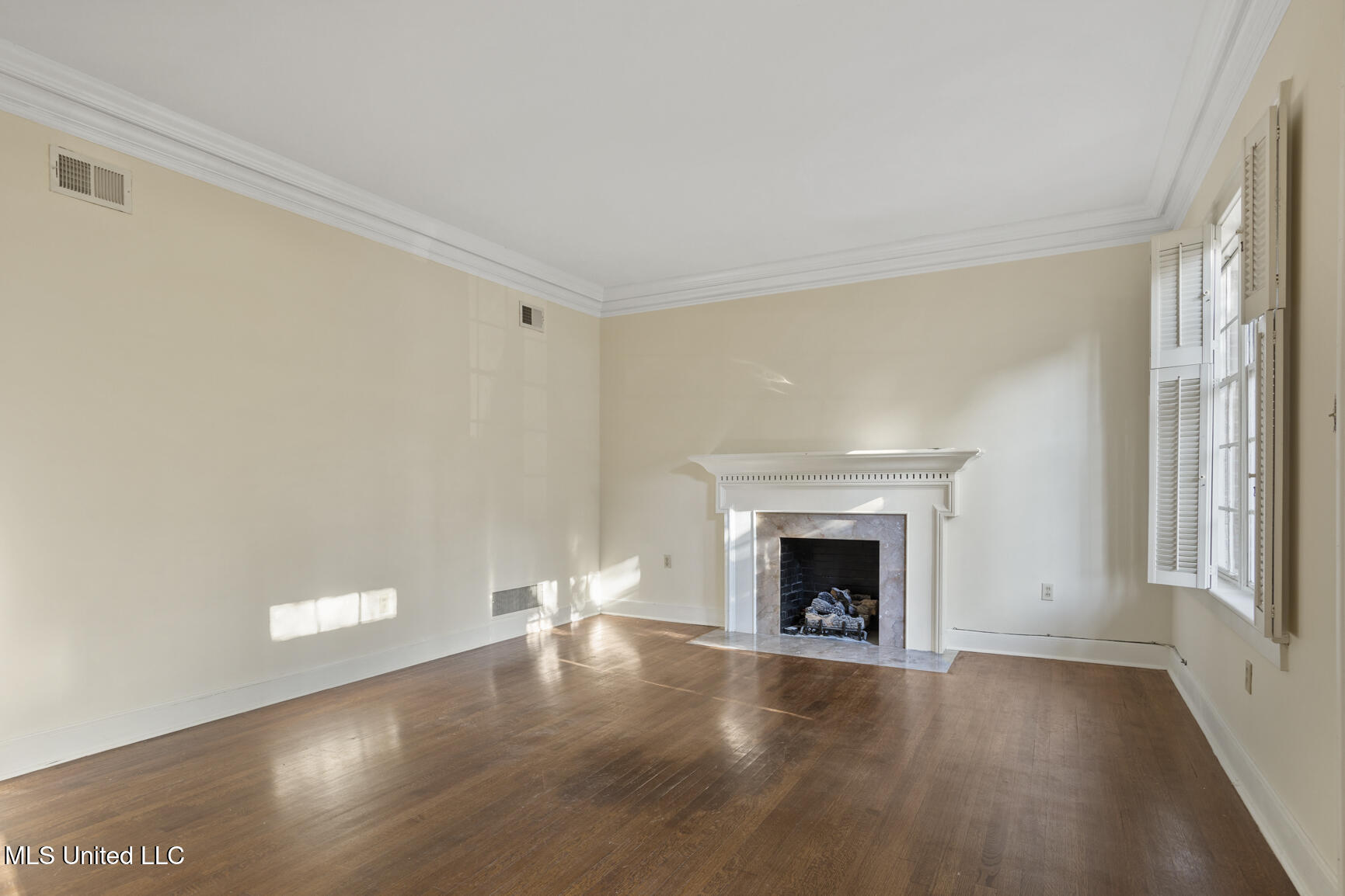 1076 Avondale Street Property Photo 3